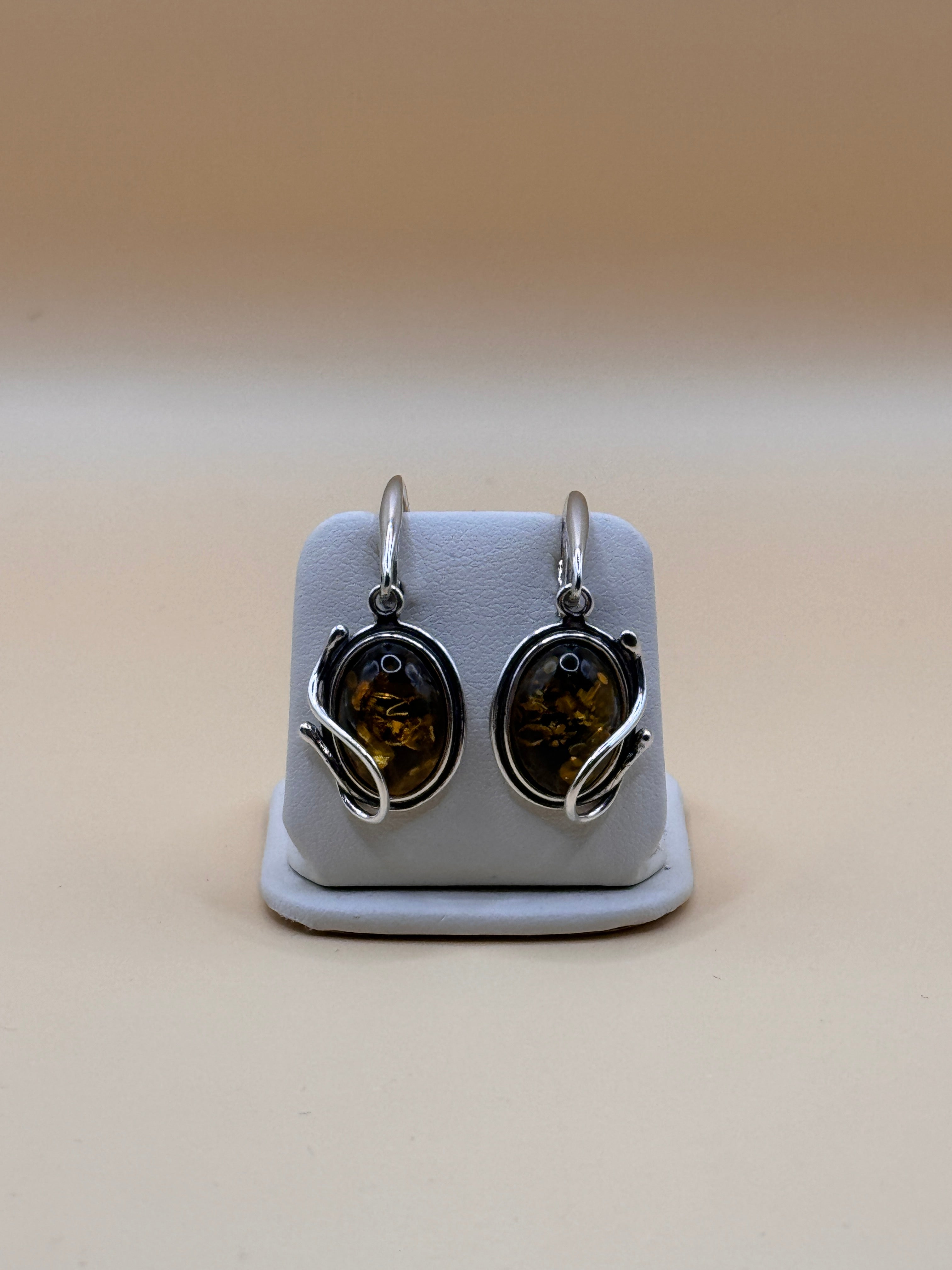 Kolczyki srebrne z bursztynem (ślimak)