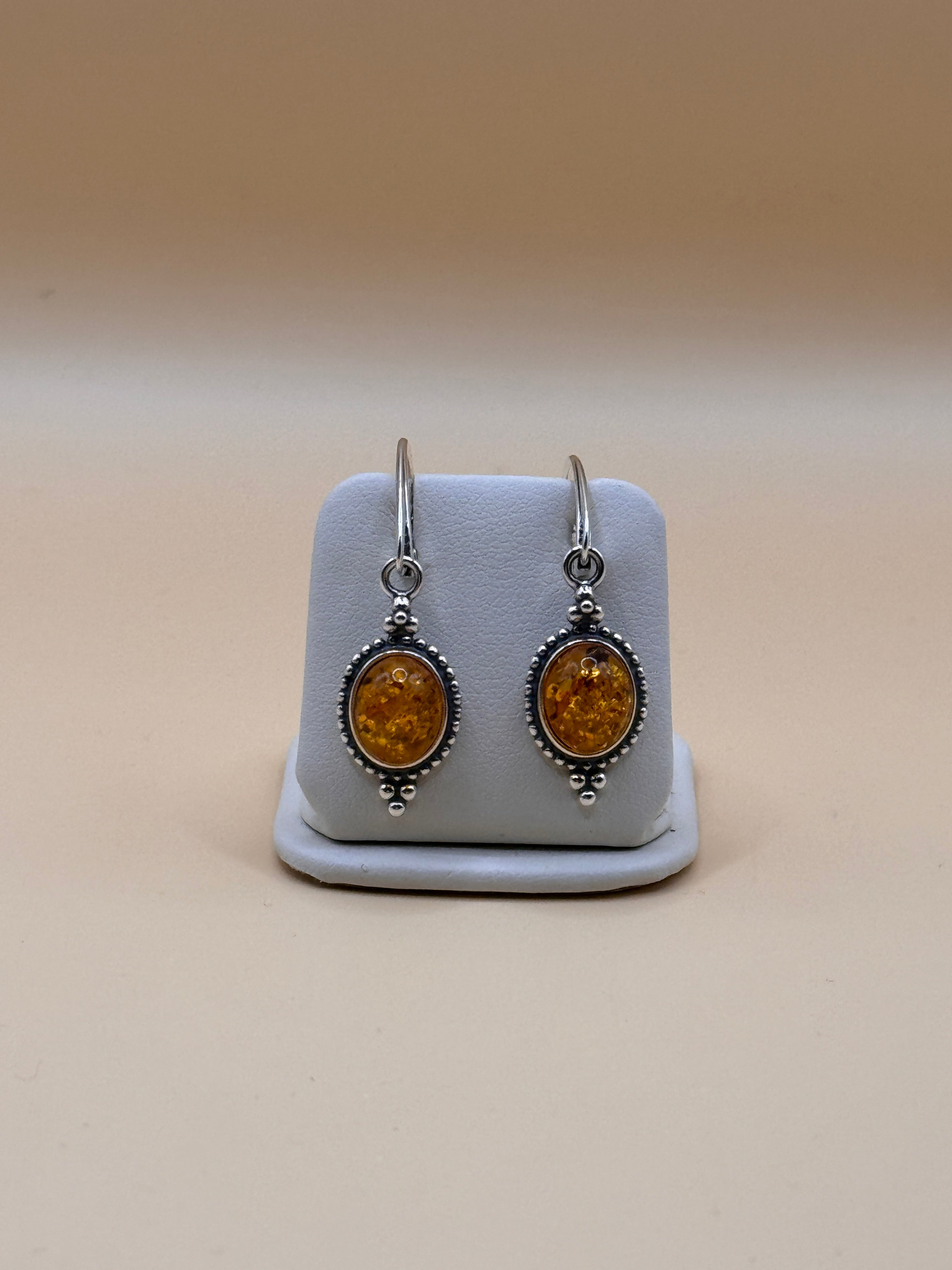 kolczyki srebrne z bursztynem (z oplotem)