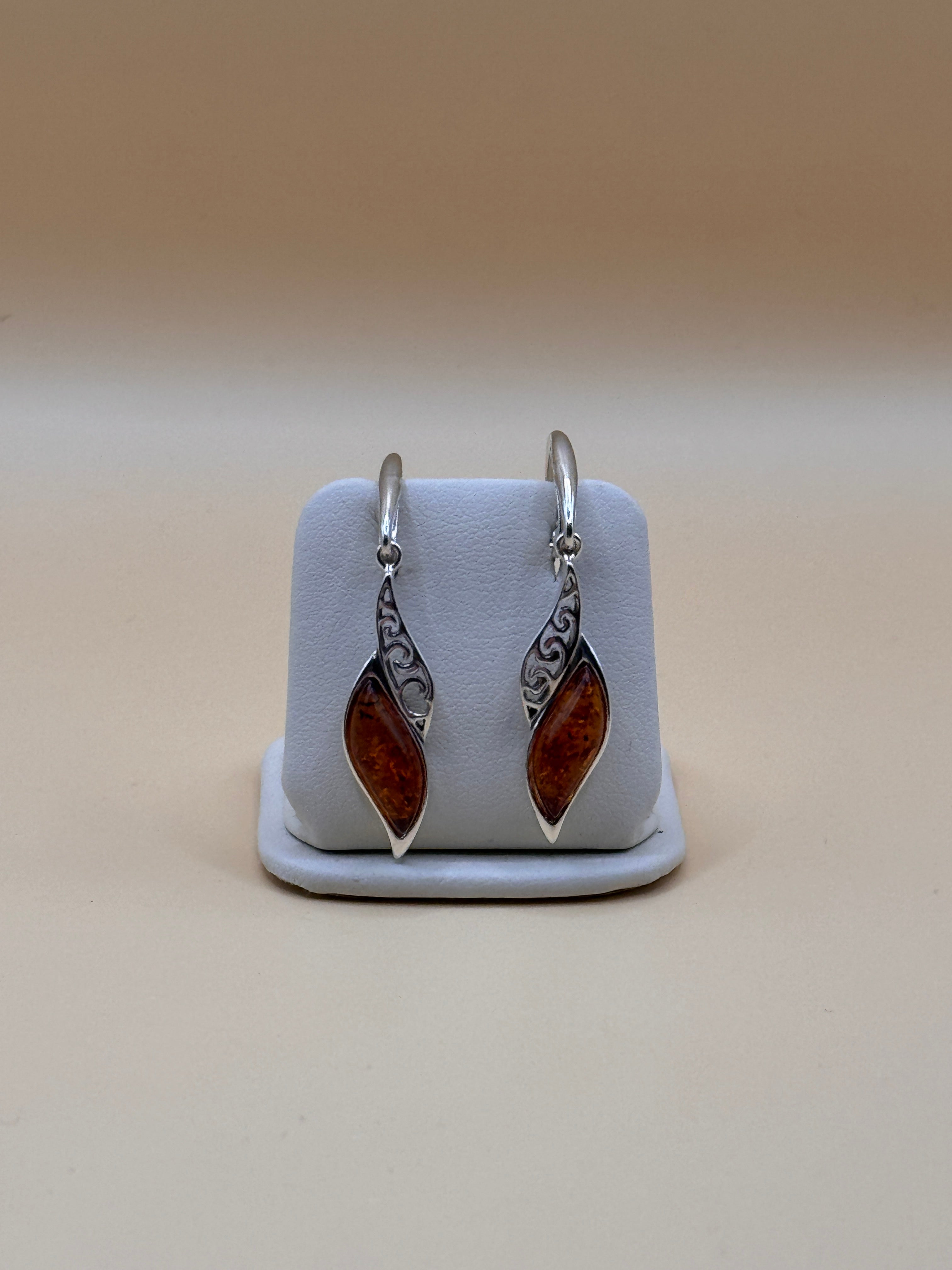 Kolczyki srebrne z bursztynem ("eska")