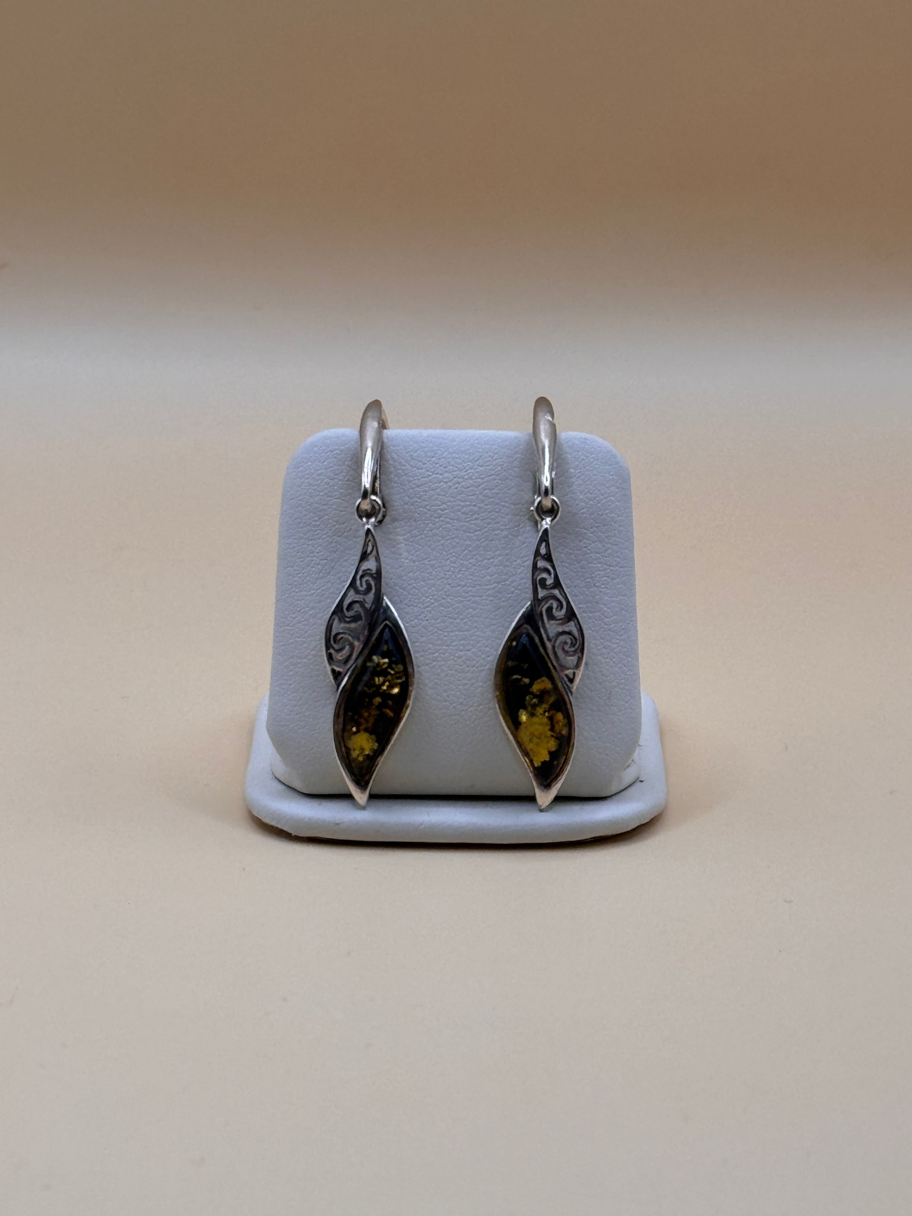 Kolczyki srebrne z bursztynem ("eska")