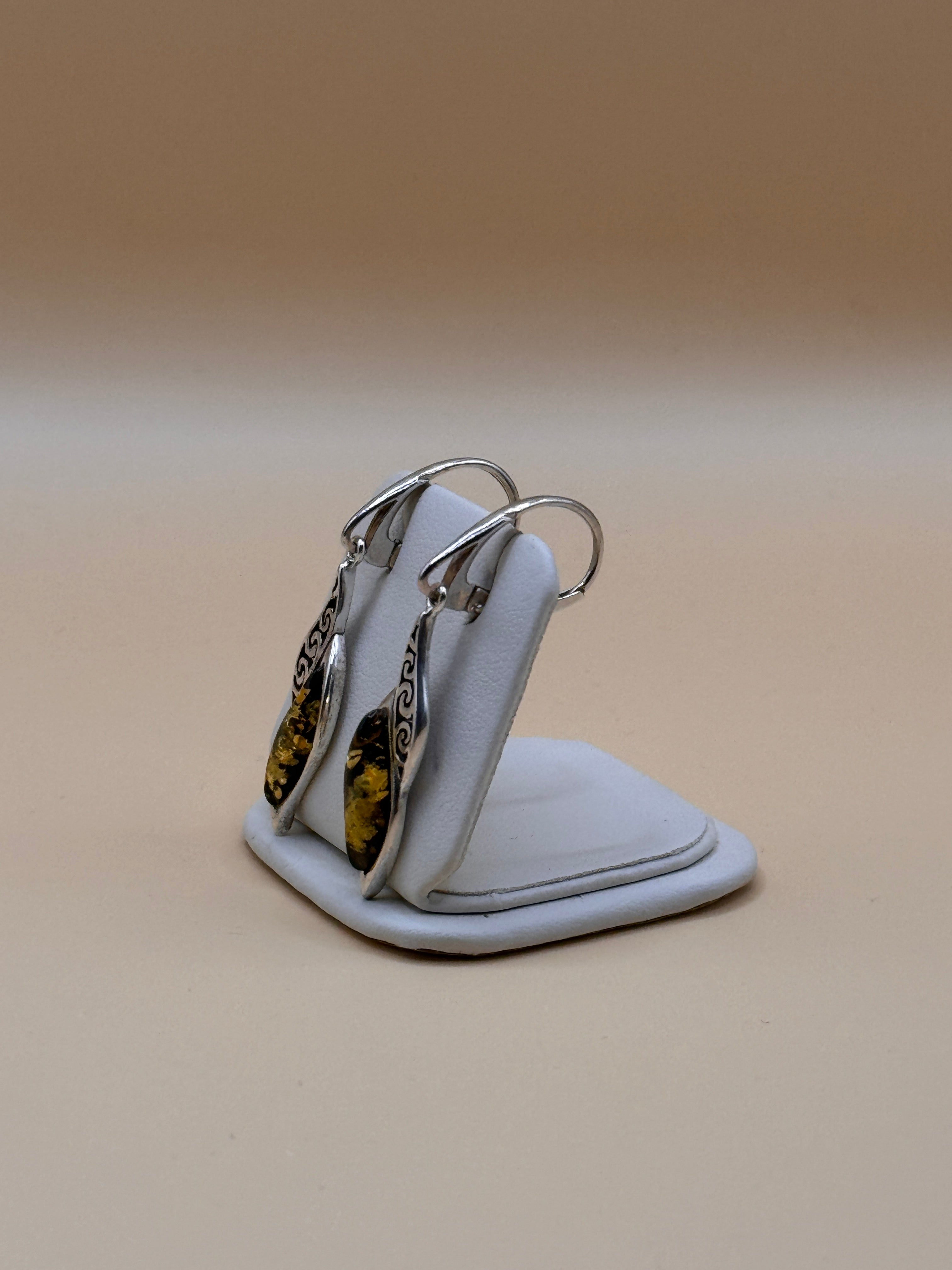 Kolczyki srebrne z bursztynem ("eska")