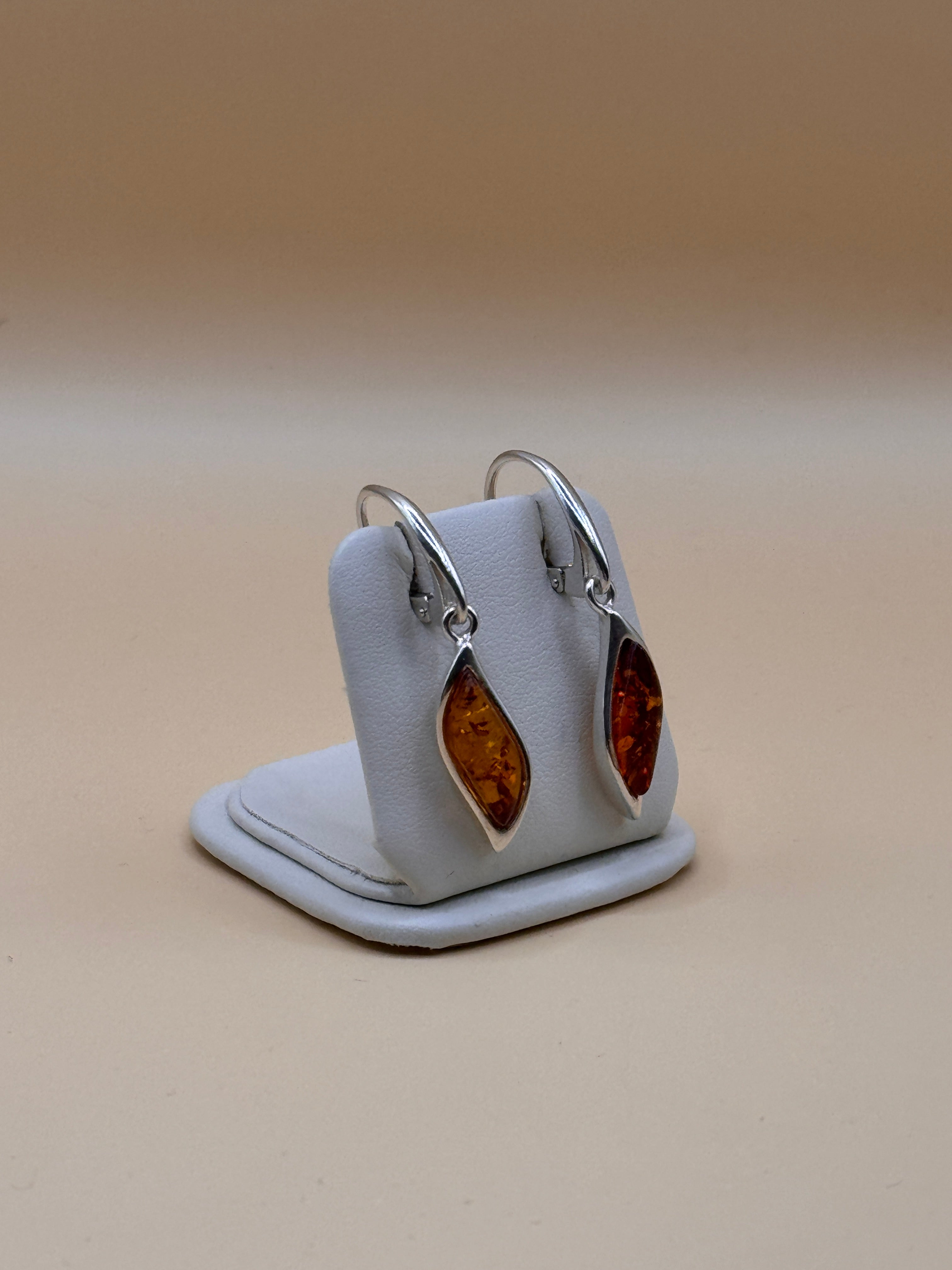 Kolczyki srebrne z bursztynem ("eska" gładka)