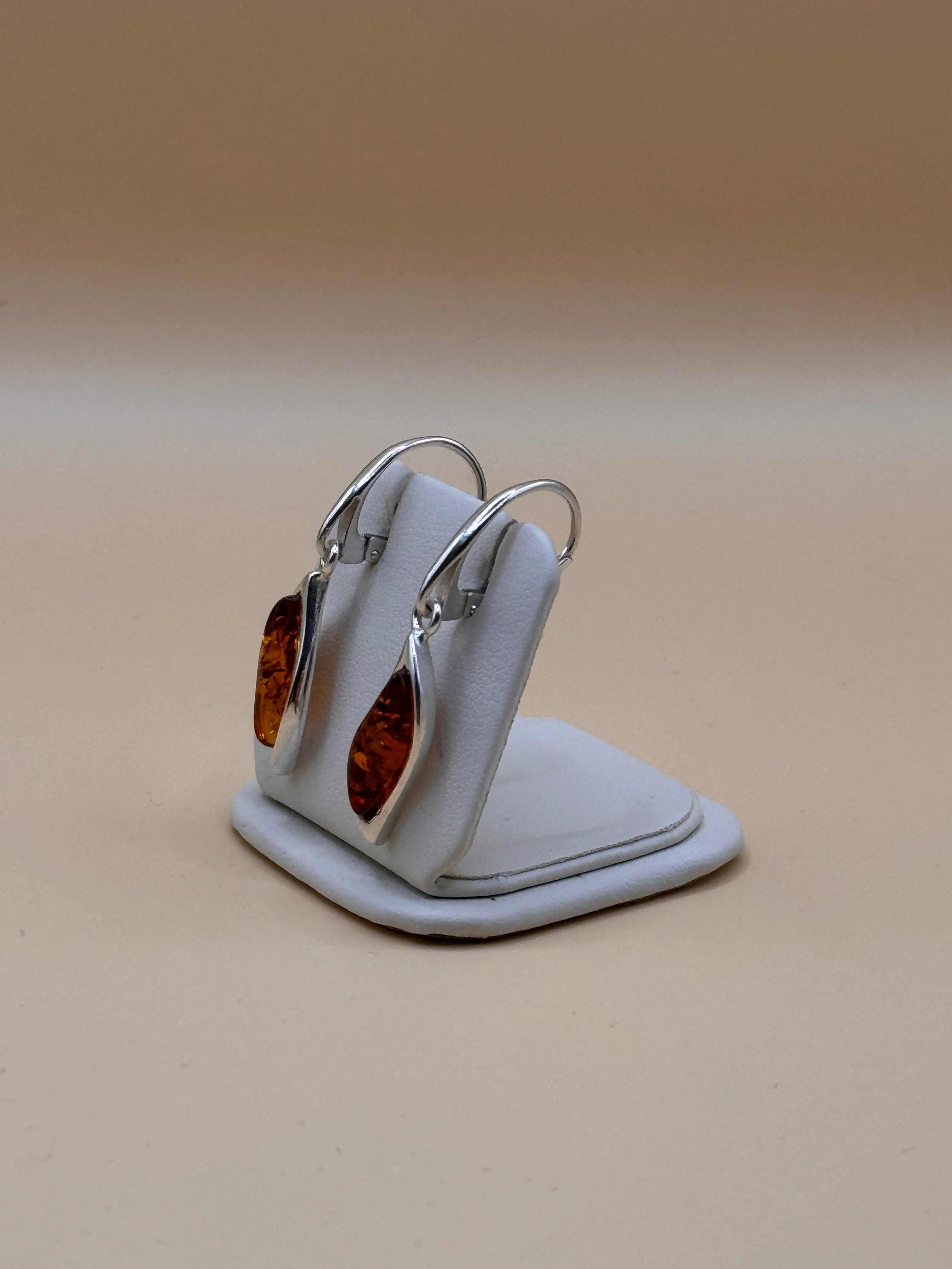 Kolczyki srebrne z bursztynem ("eska" gładka)