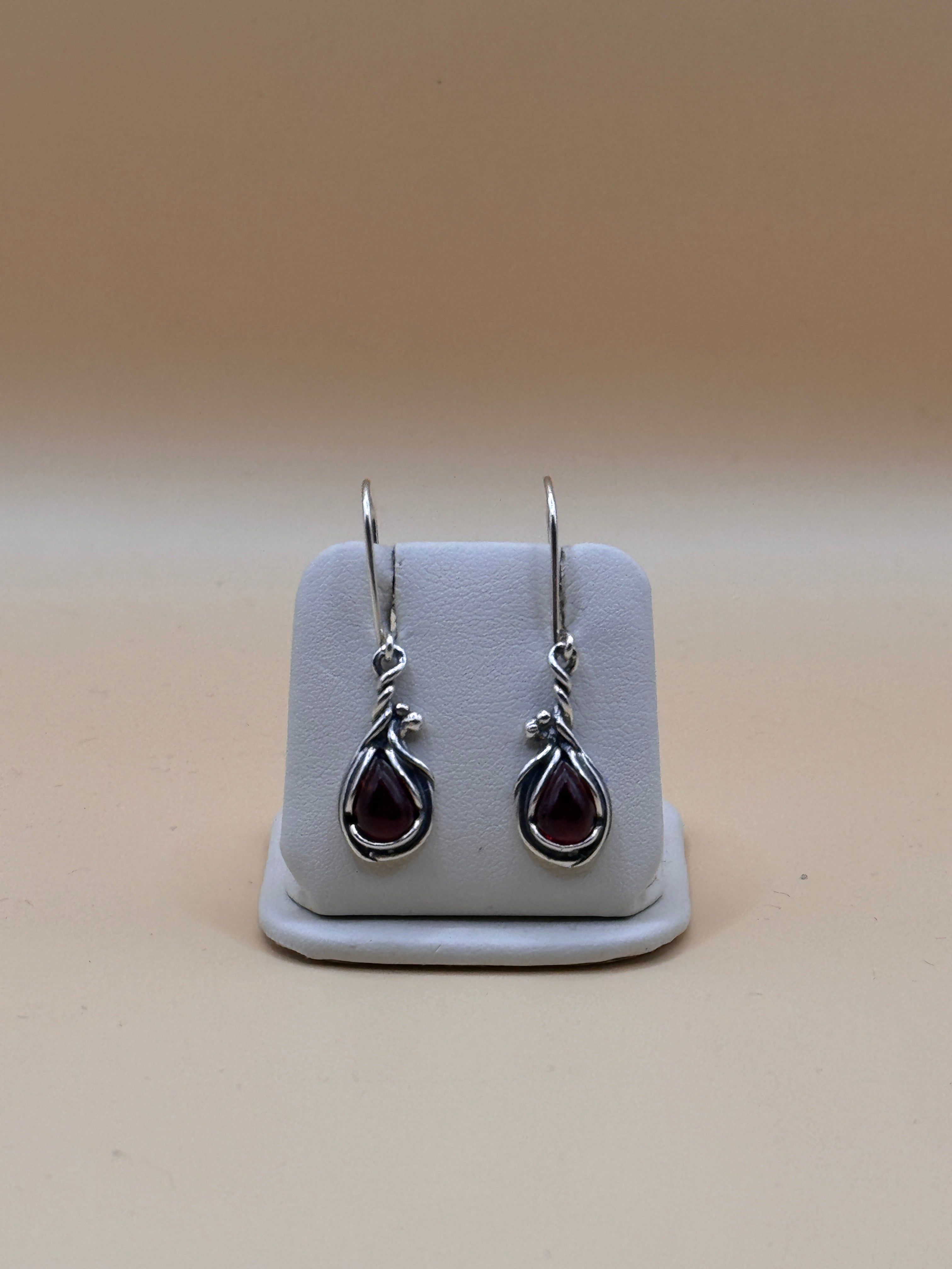 Kolczyki srebrne z bursztynem (łezka)