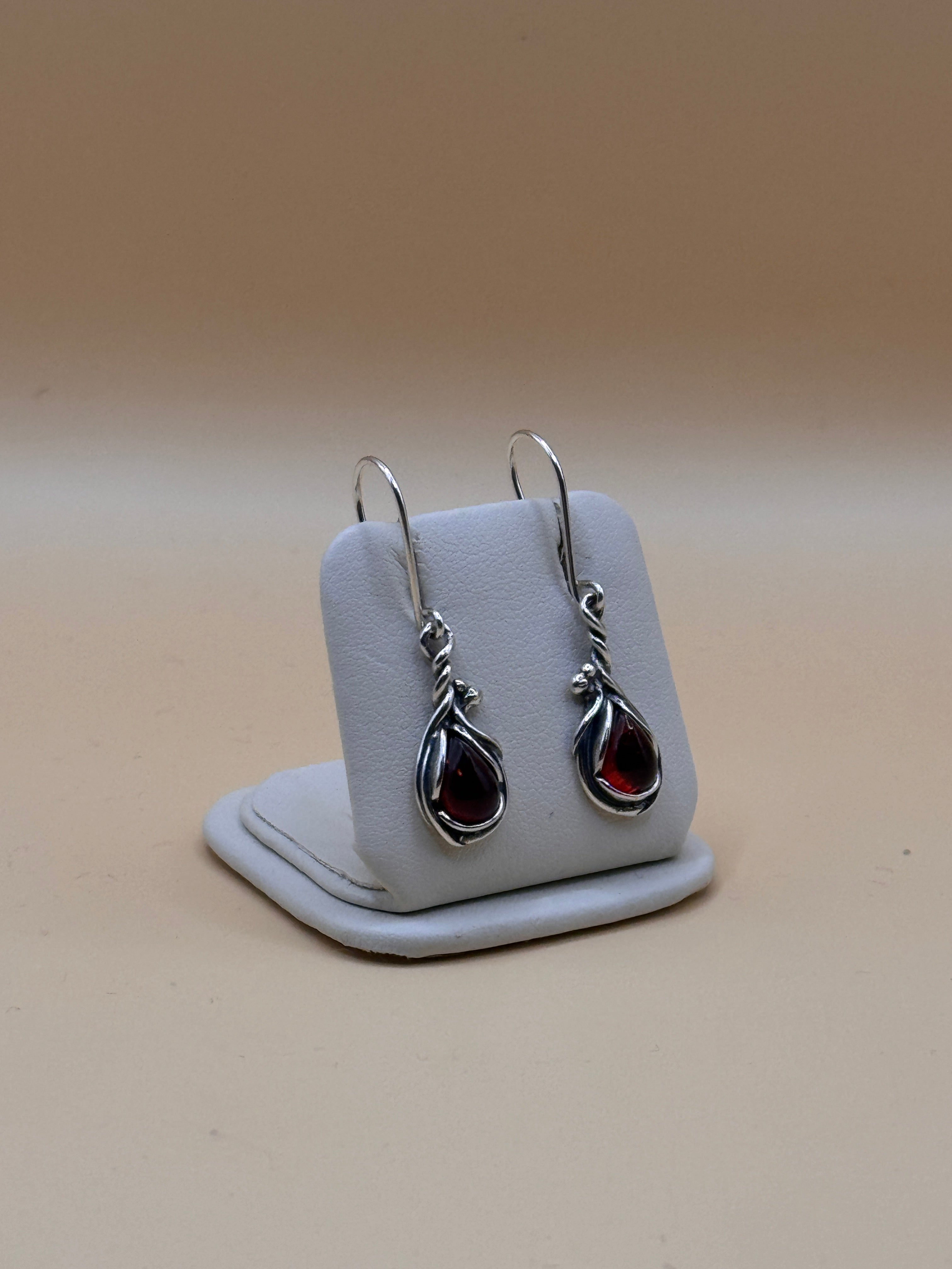 Kolczyki srebrne z bursztynem (łezka)