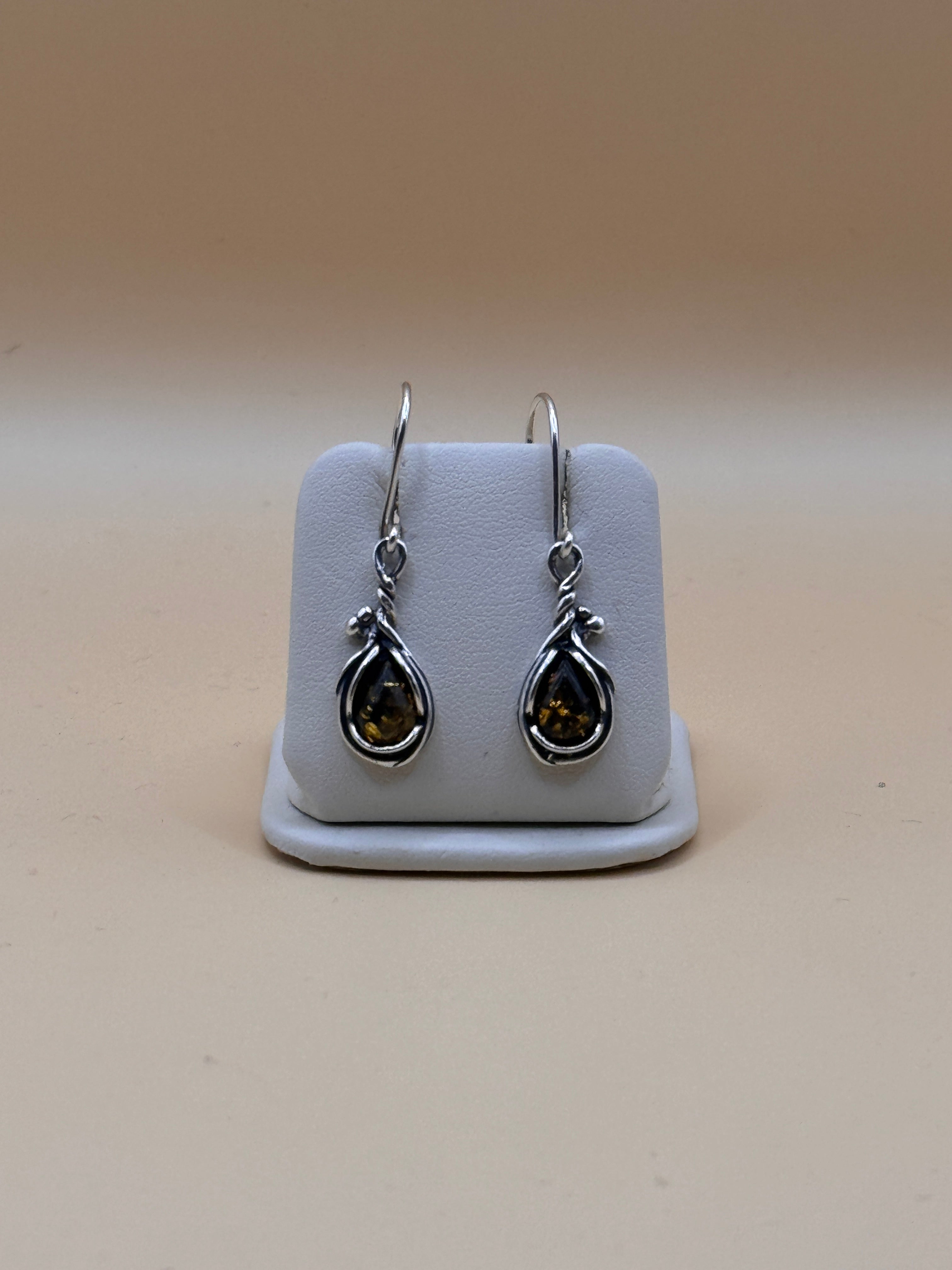 Kolczyki srebrne z bursztynem (łezka)