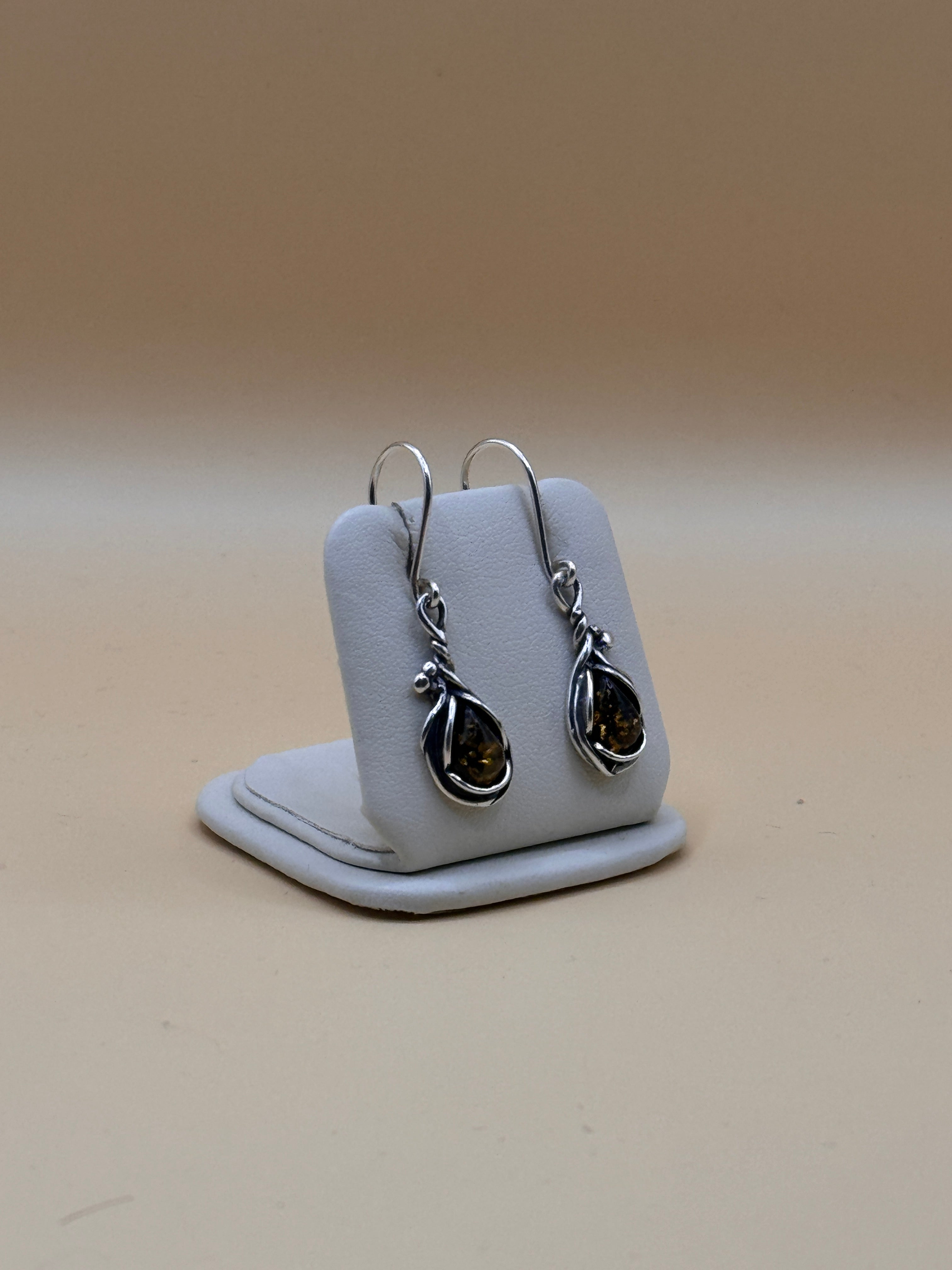 Kolczyki srebrne z bursztynem (łezka)