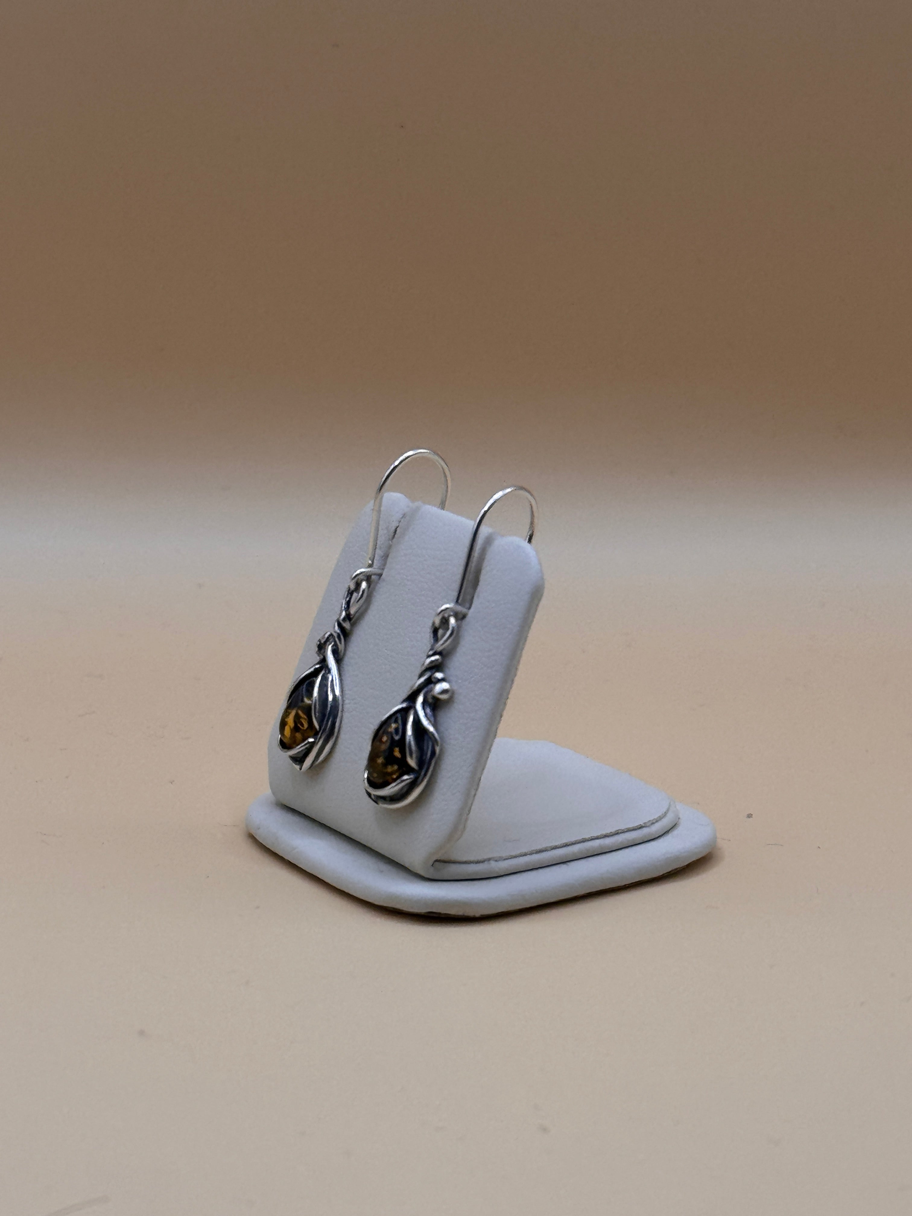 Kolczyki srebrne z bursztynem (łezka)