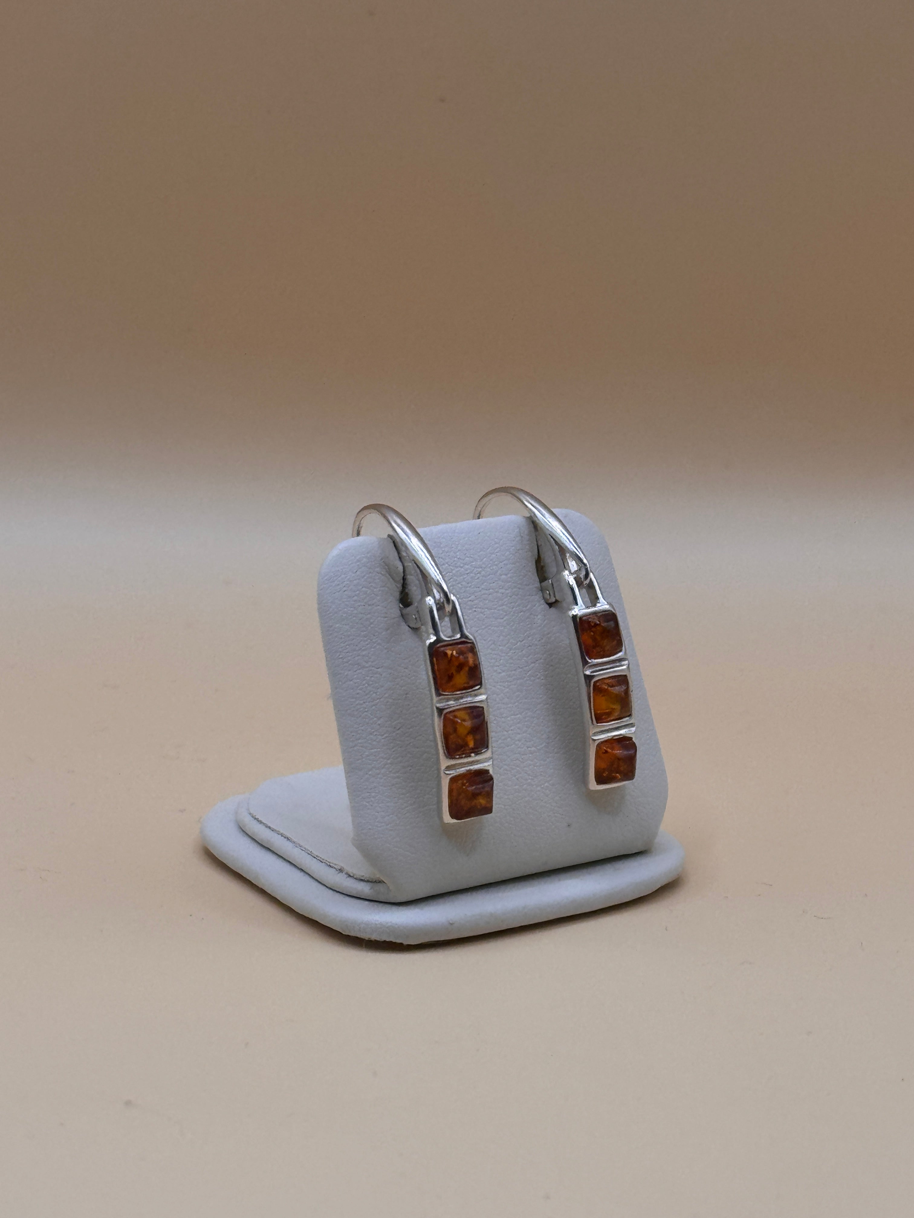 Kolczyki srebrne z bursztynem (kwadraciki)