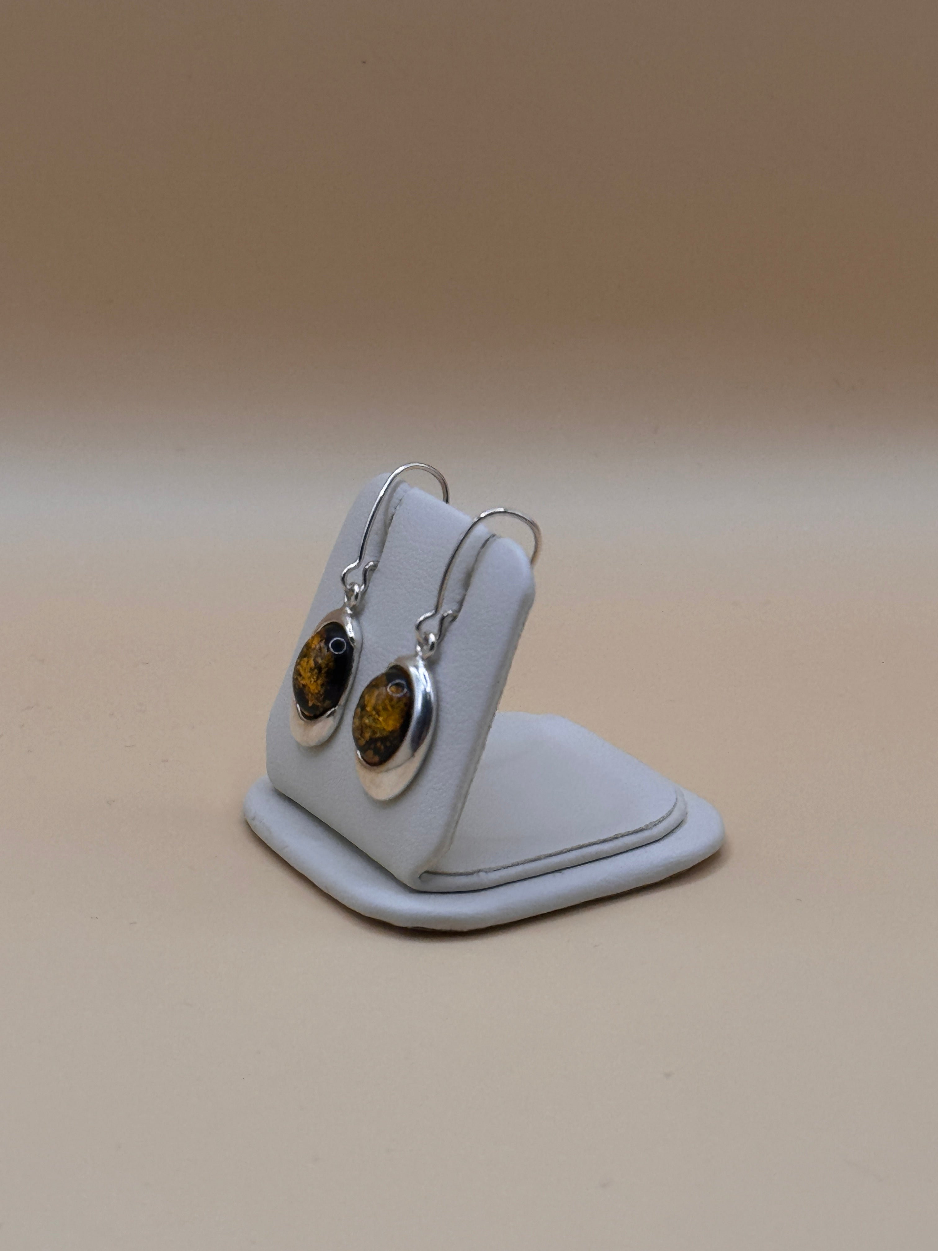 Kolczyki srebrne z bursztynem (owal)