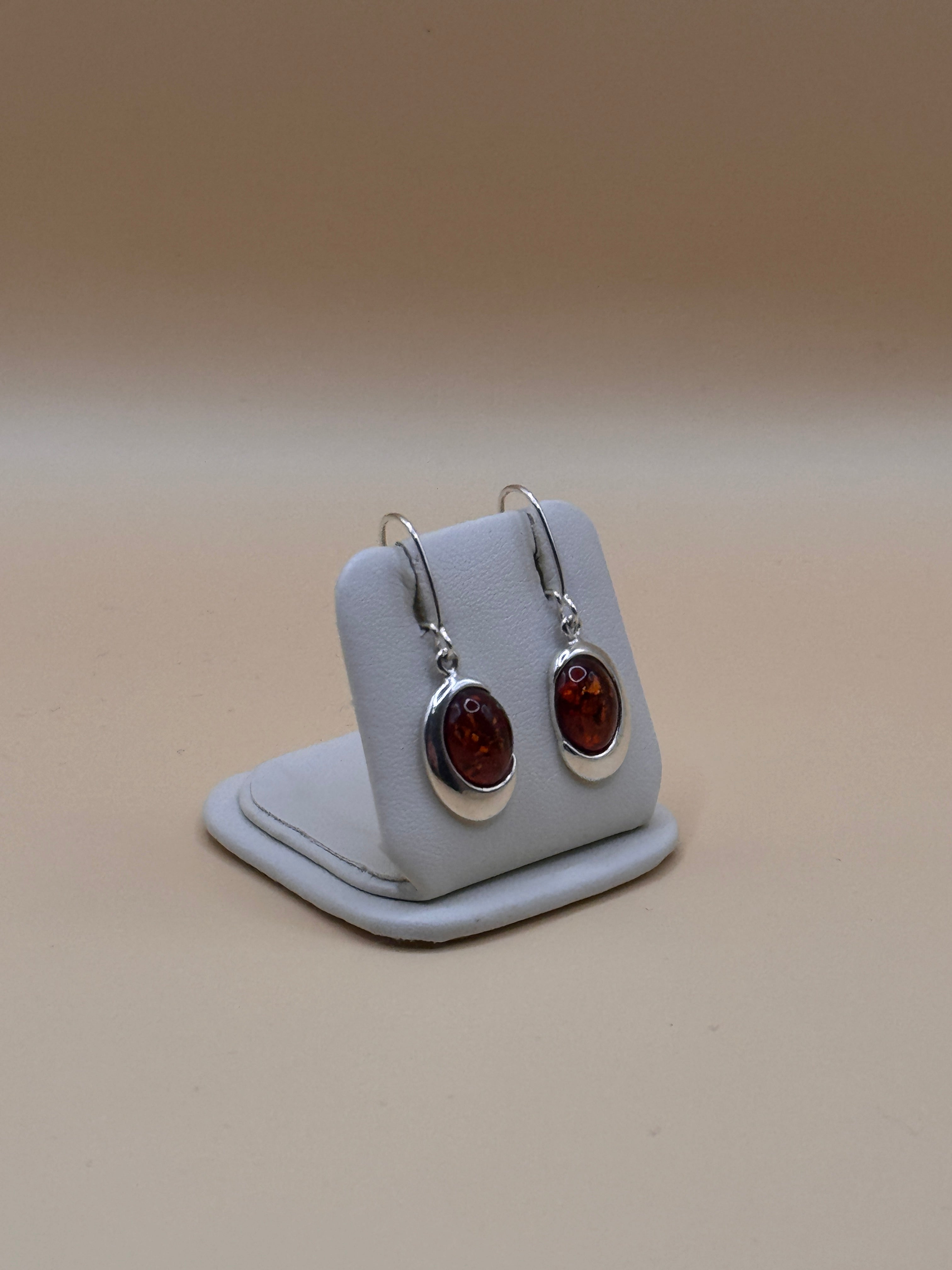 Kolczyki srebrne z bursztynem (owal)