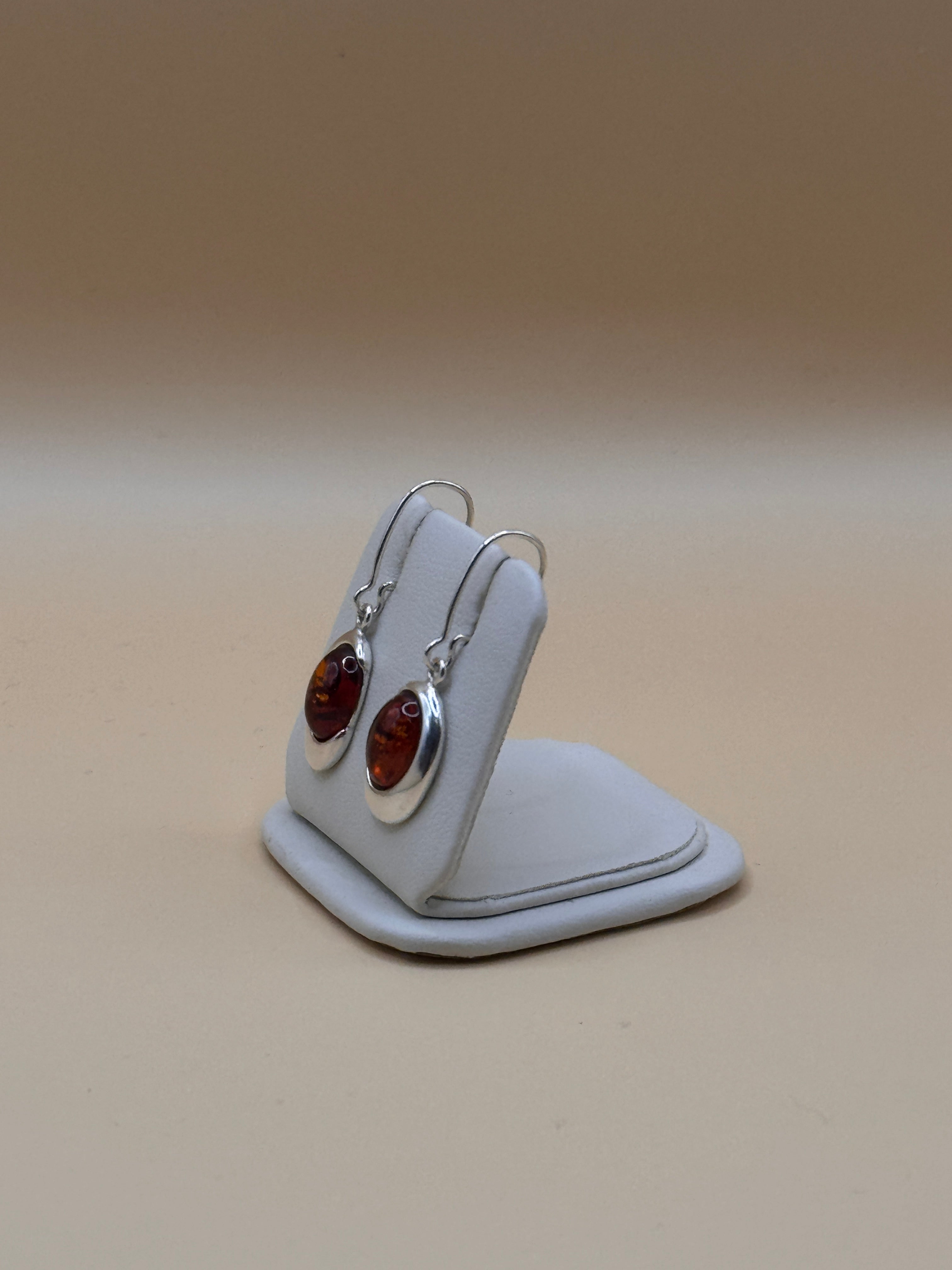 Kolczyki srebrne z bursztynem (owal)