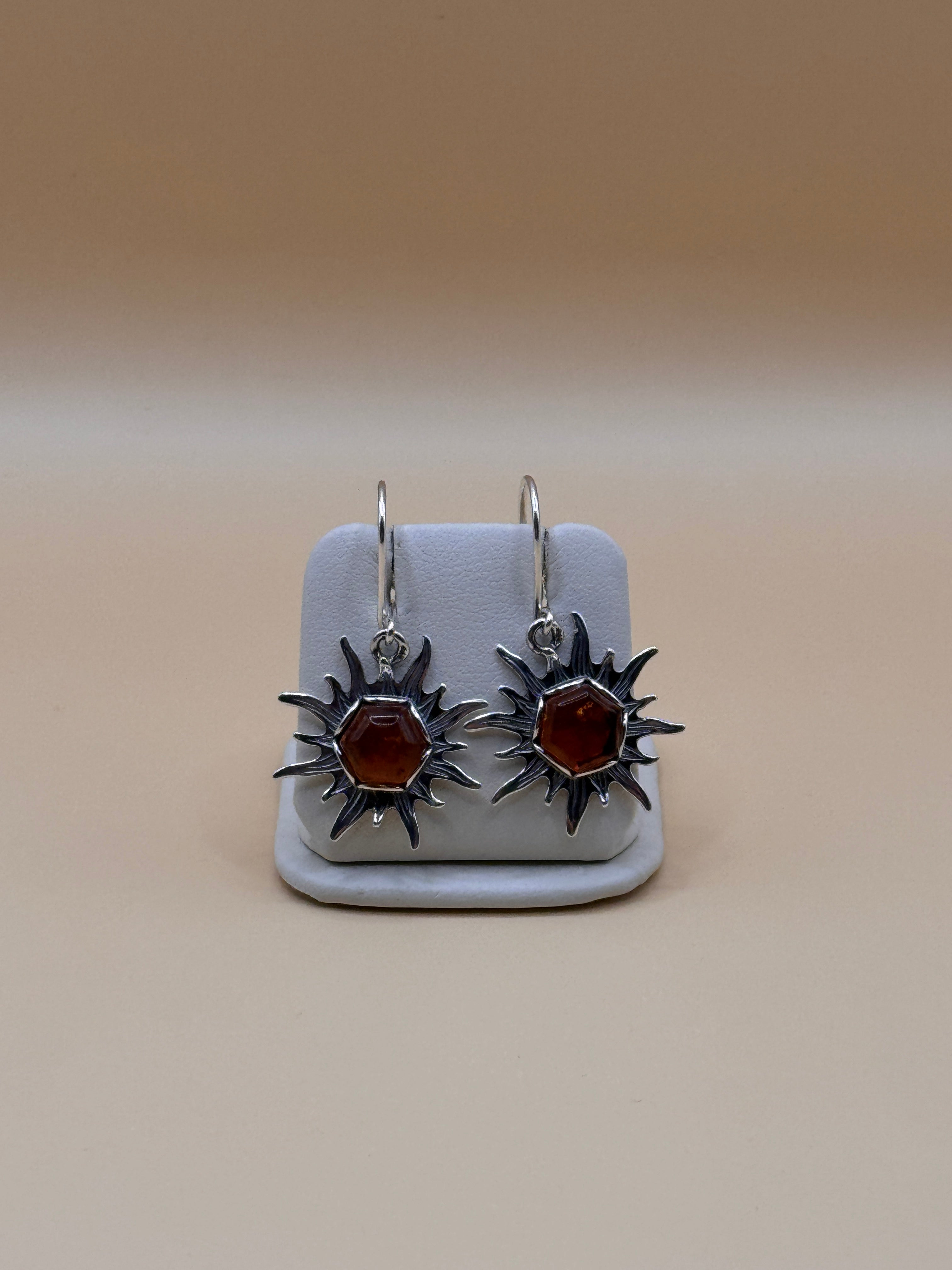 Kolczyki srebrne z bursztynem (słoneczka)