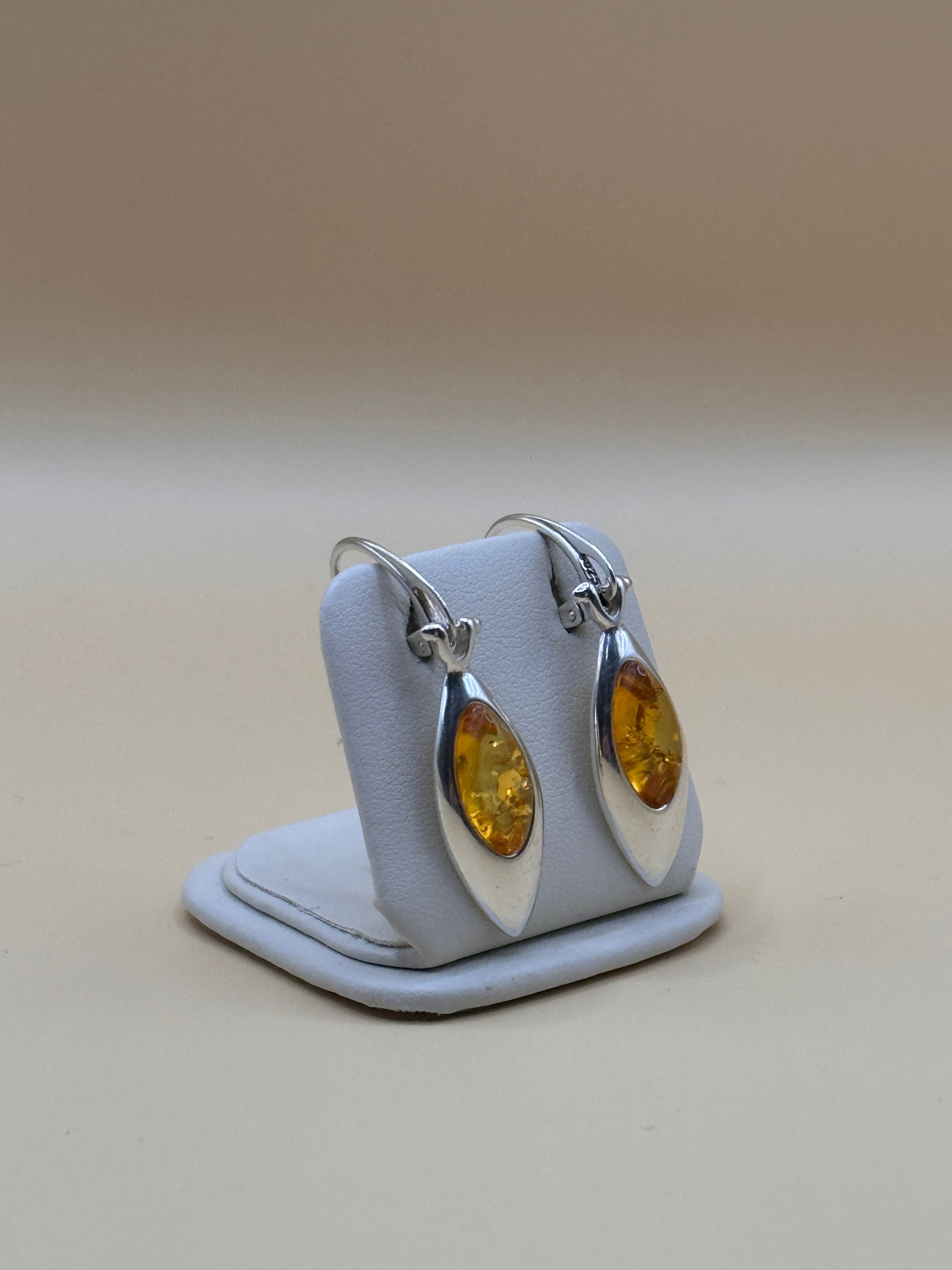 Kolczyki srebrne z bursztynem (markiza)