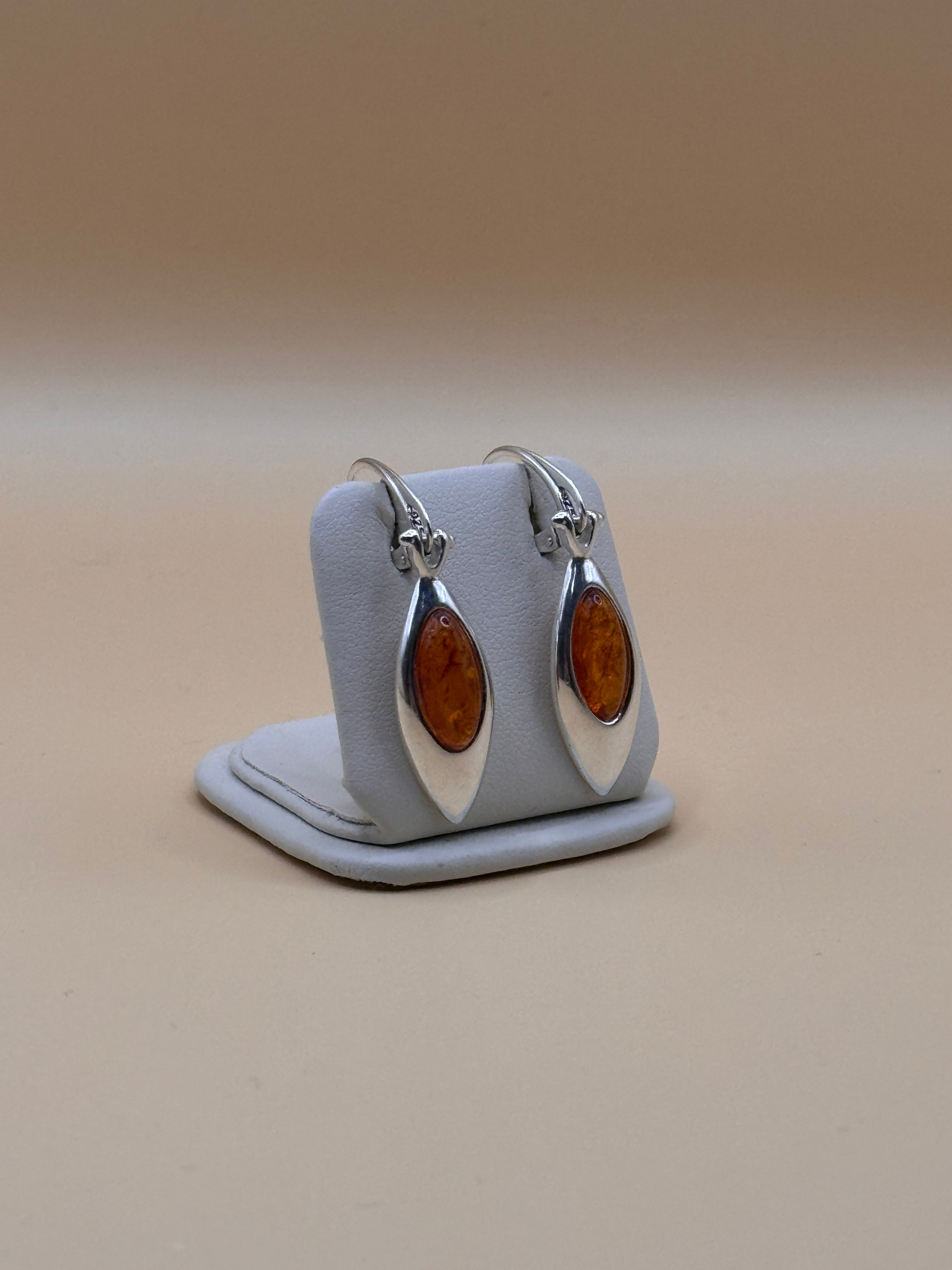 Kolczyki srebrne z bursztynem (markiza)