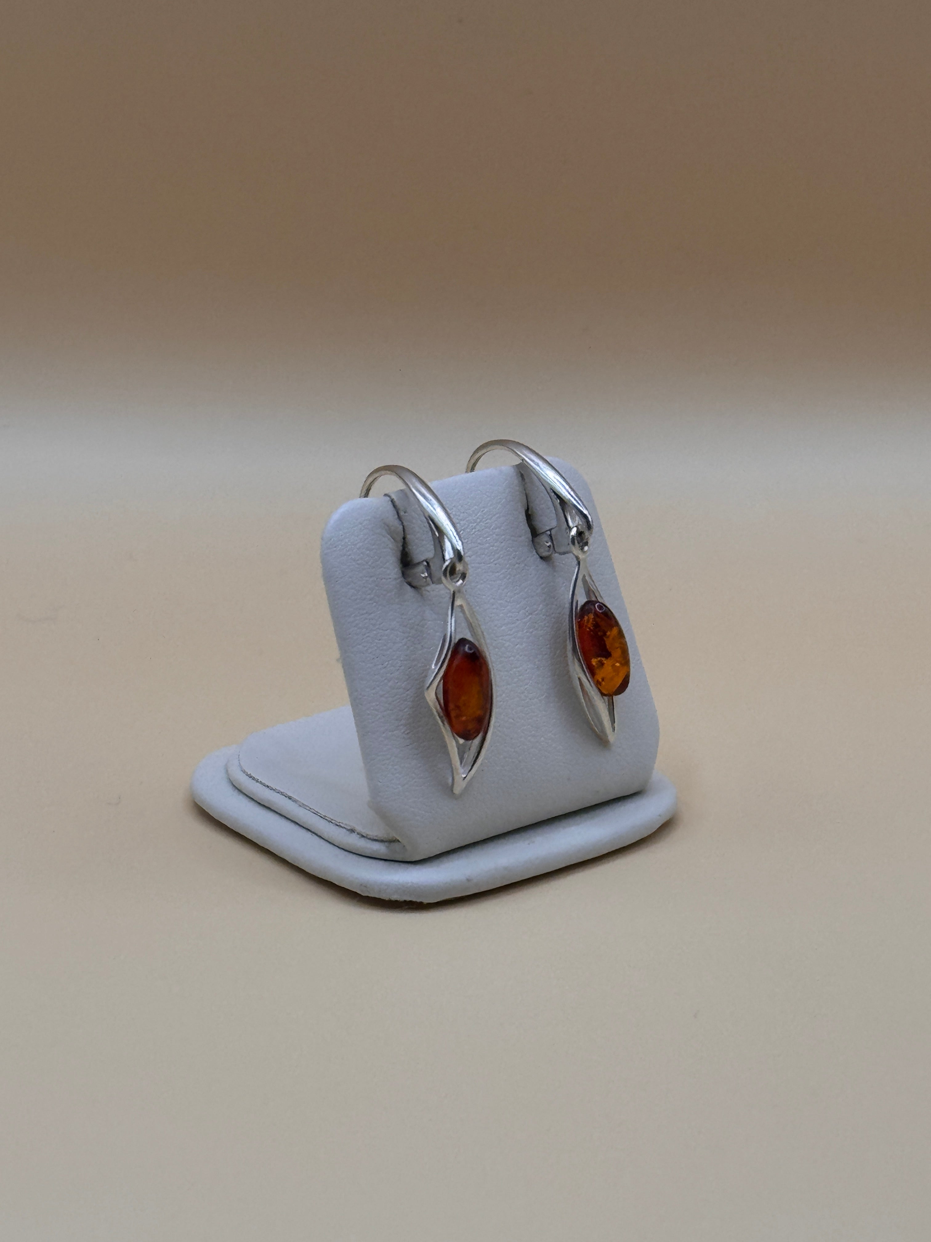 Kolczyki srebrne z bursztynem (fala)