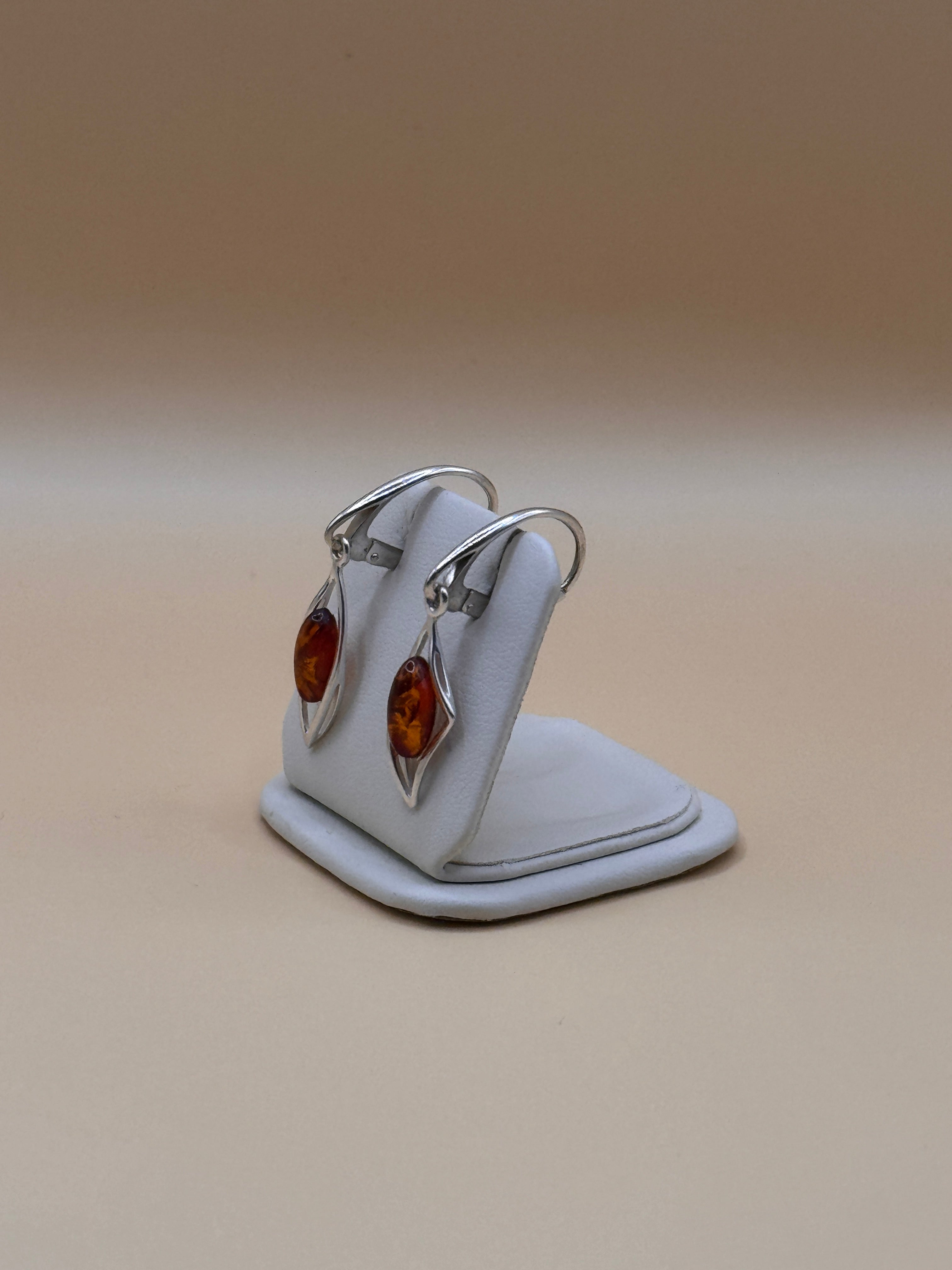 Kolczyki srebrne z bursztynem (fala)