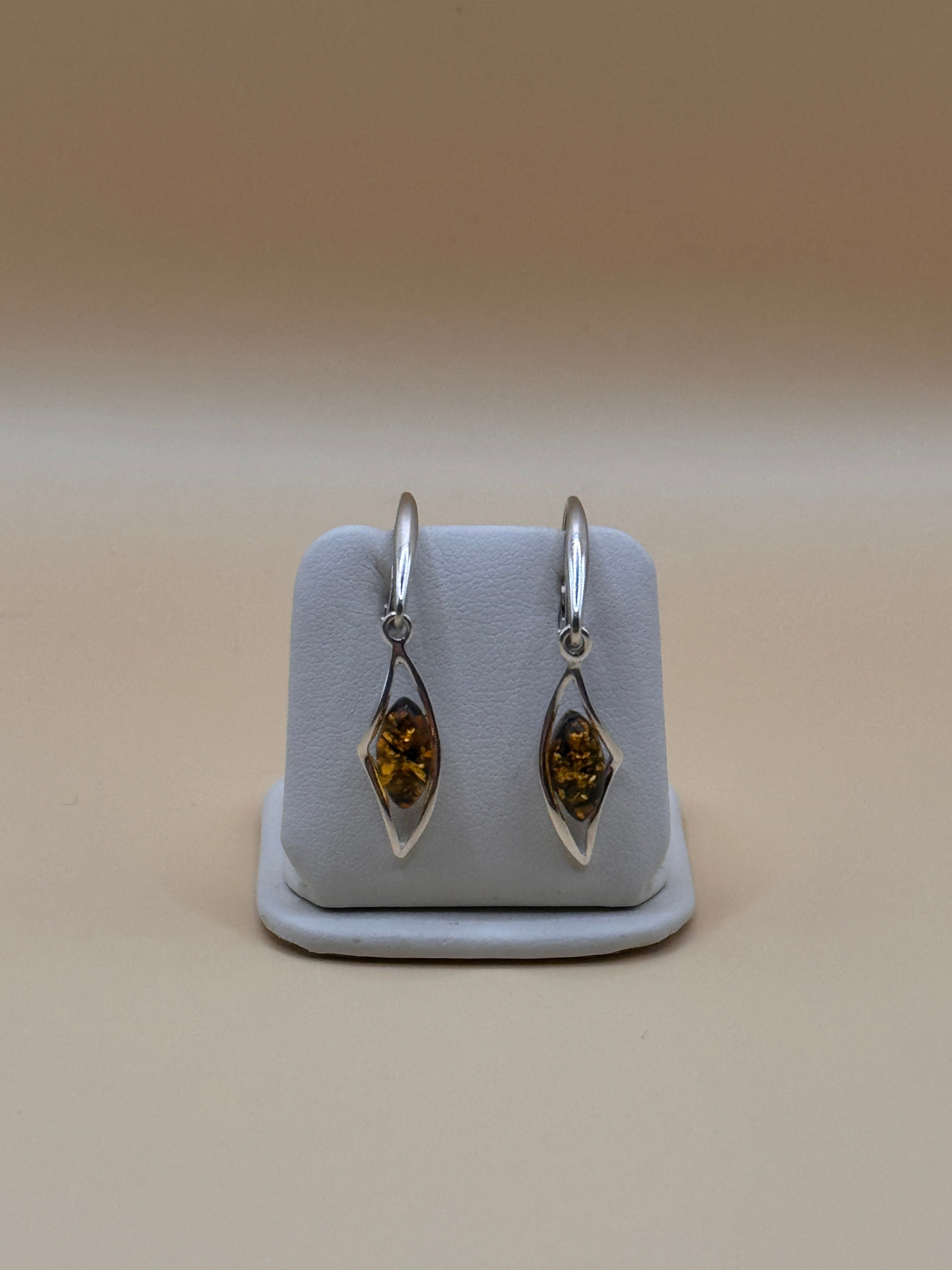 Kolczyki srebrne z bursztynem (fala)