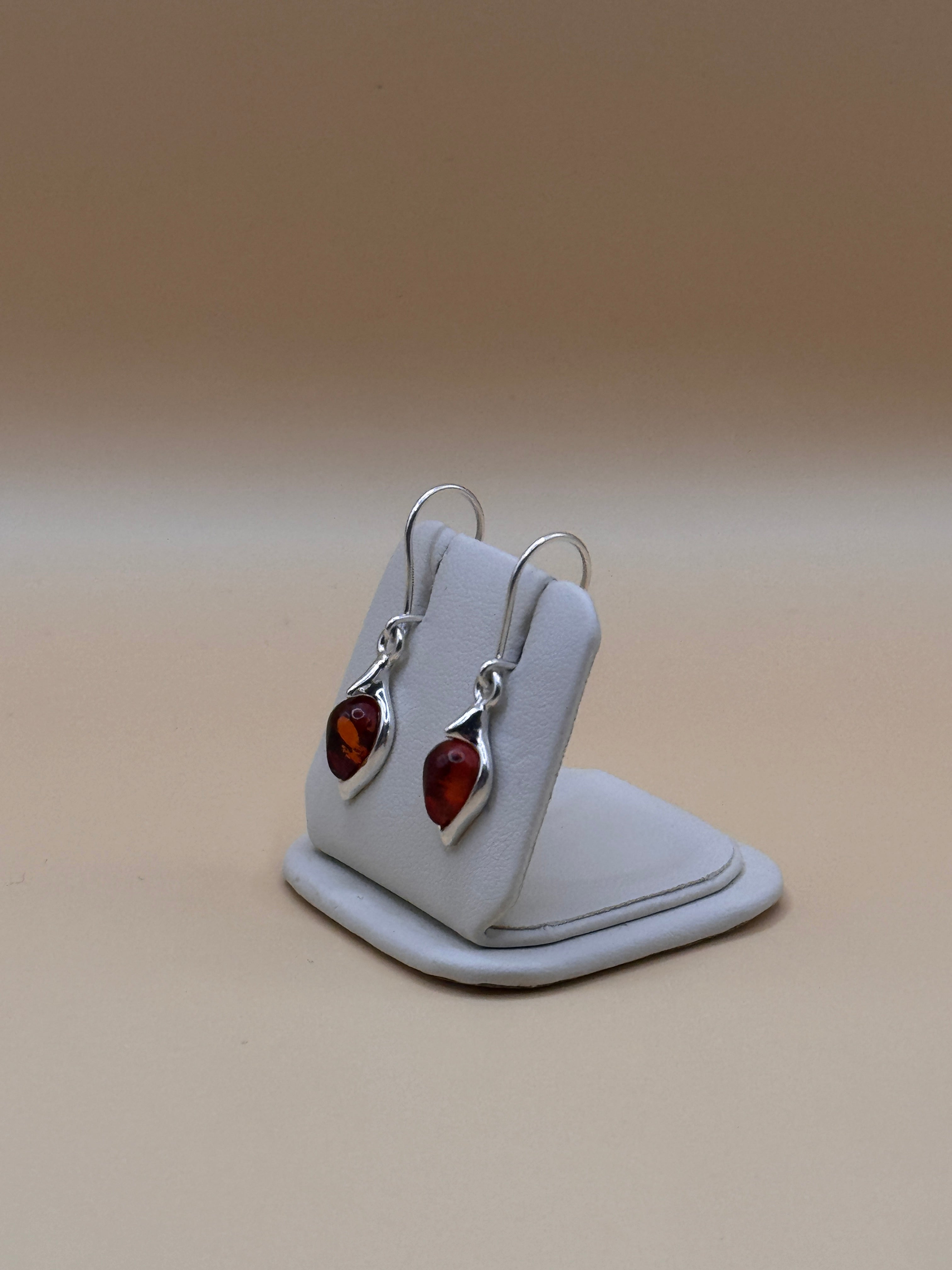 Kolczyki srebrne z bursztynem (łezka)