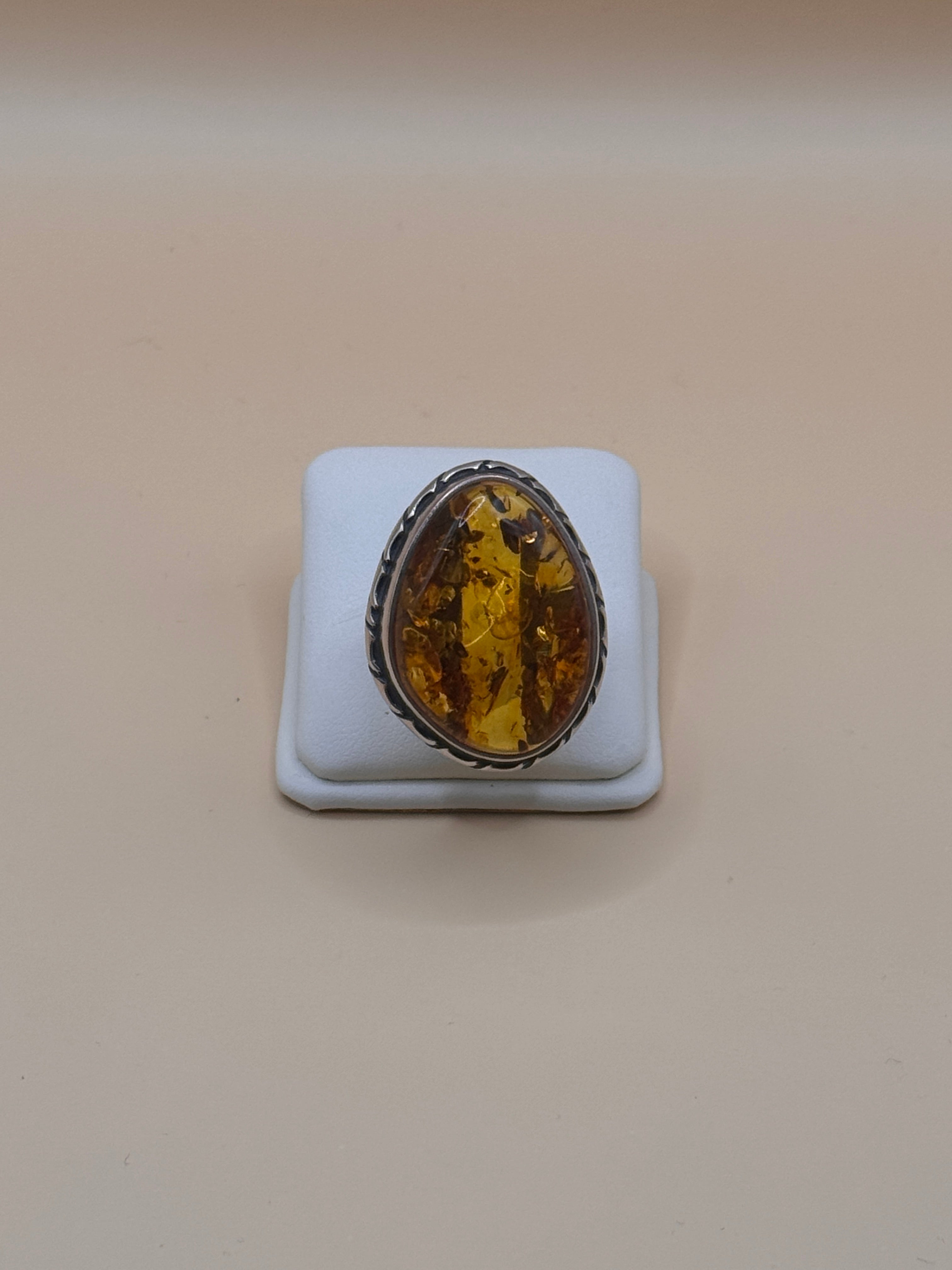 Pierścionek srebrny z bursztynem (unikat)