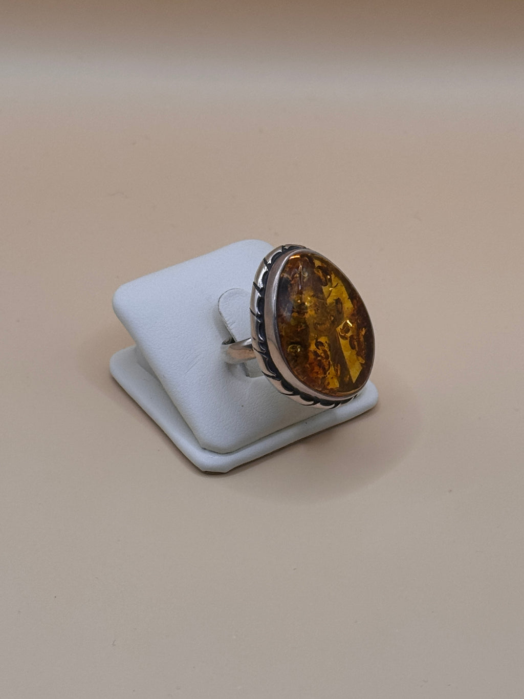Pierścionek srebrny z bursztynem (unikat)