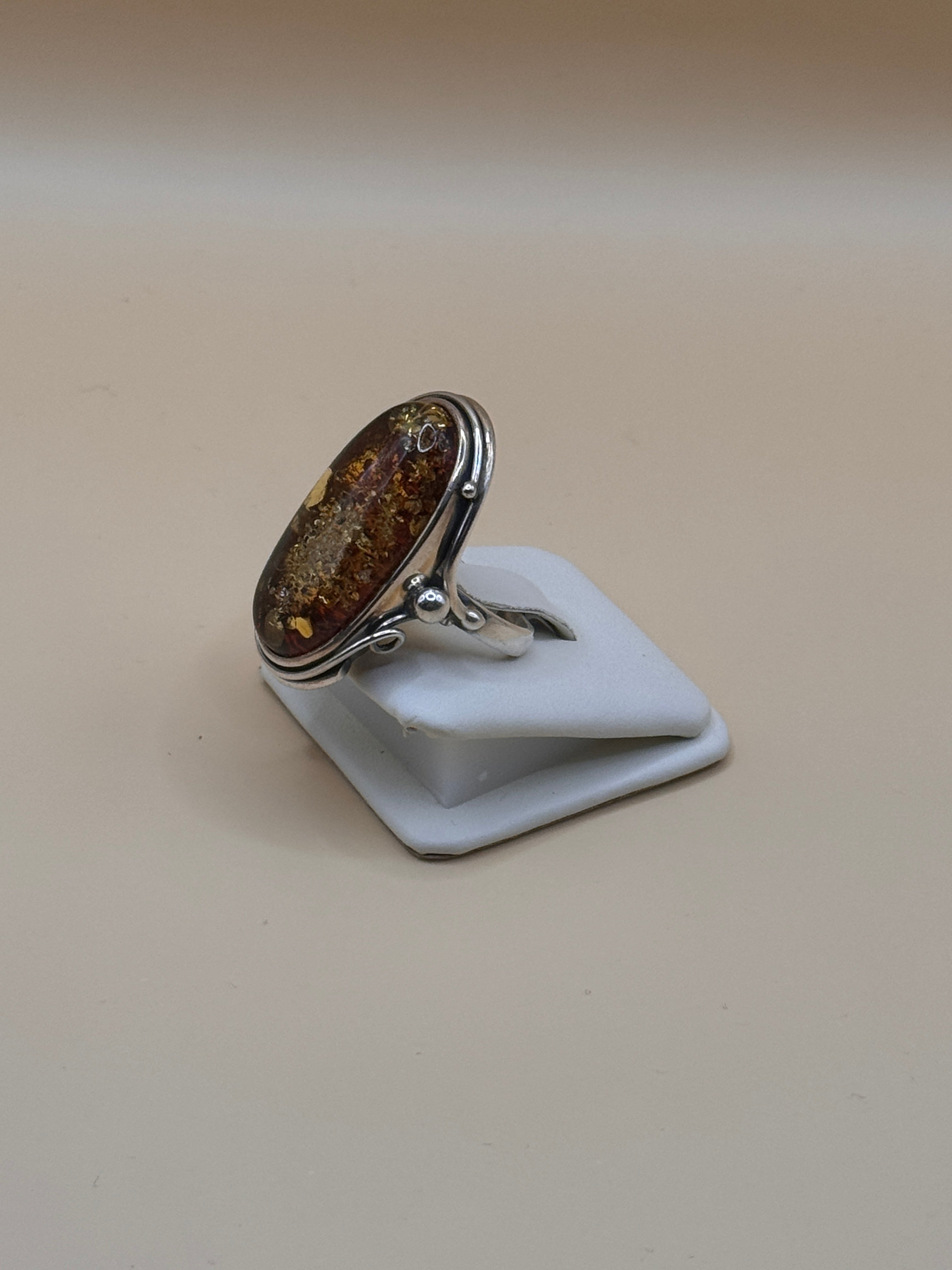 Pierścionek srebrny z bursztynem (unikat)