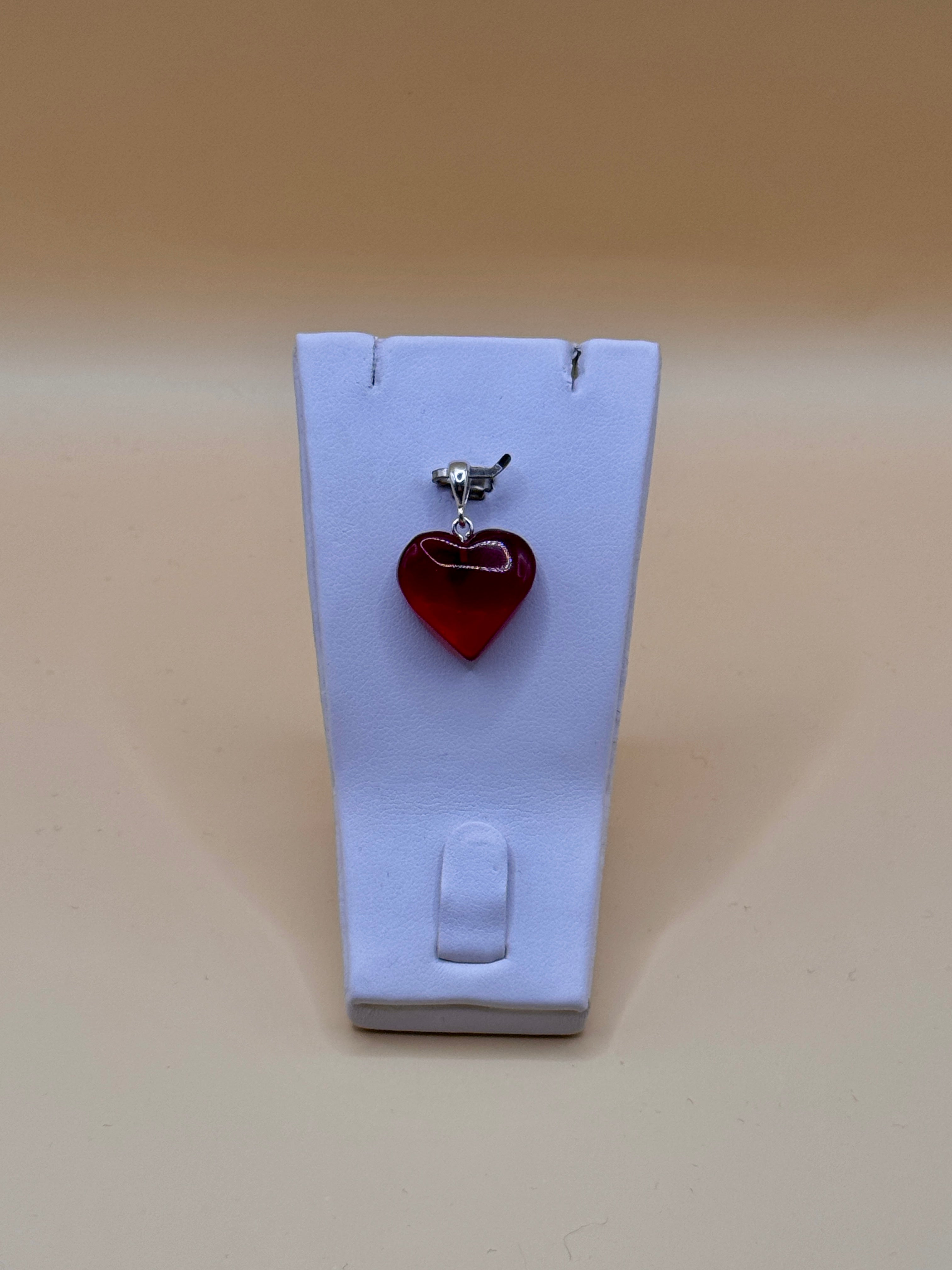 Wisiorek srebrny z bursztynem (serduszko)