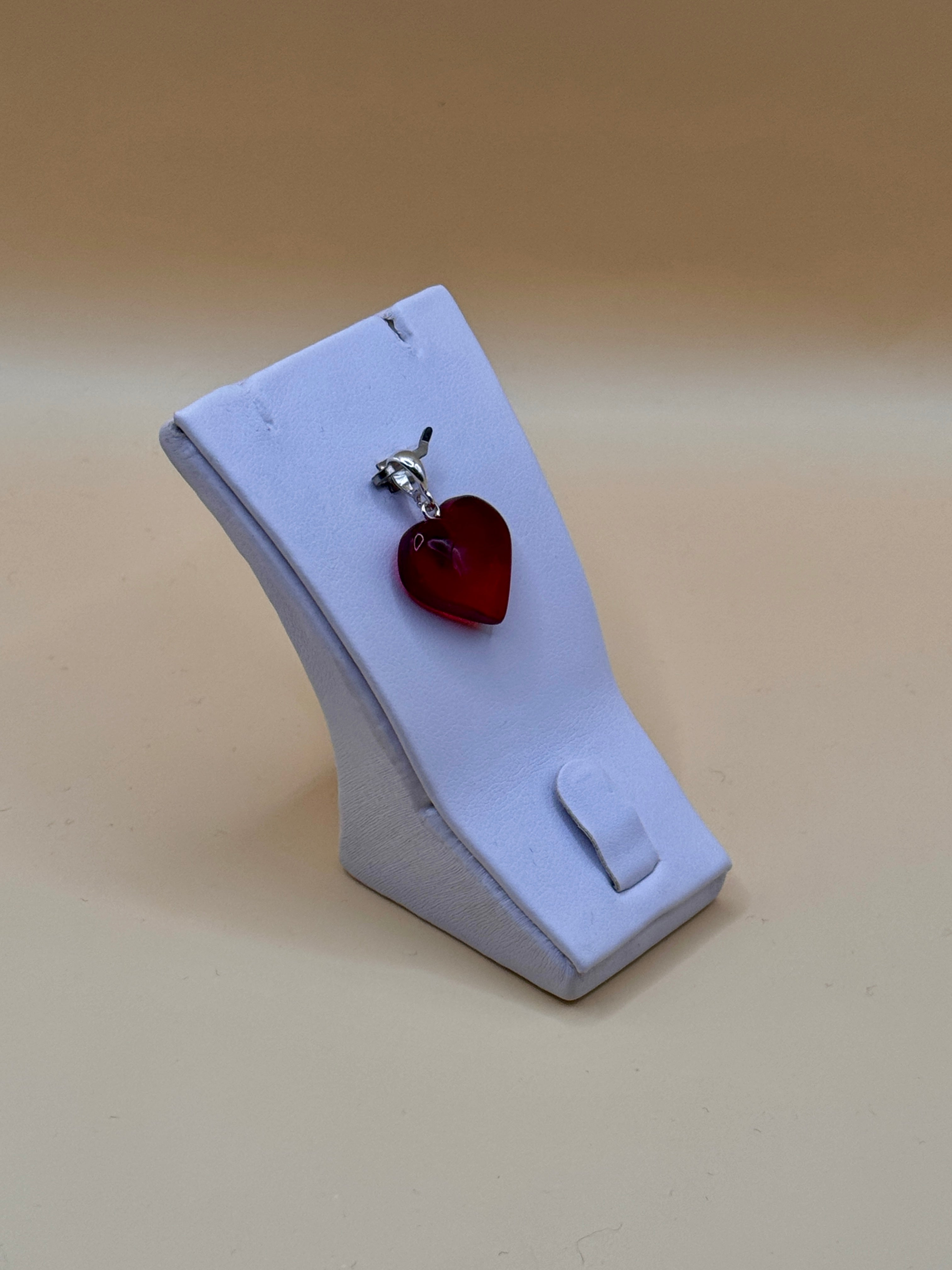 Wisiorek srebrny z bursztynem (serduszko)