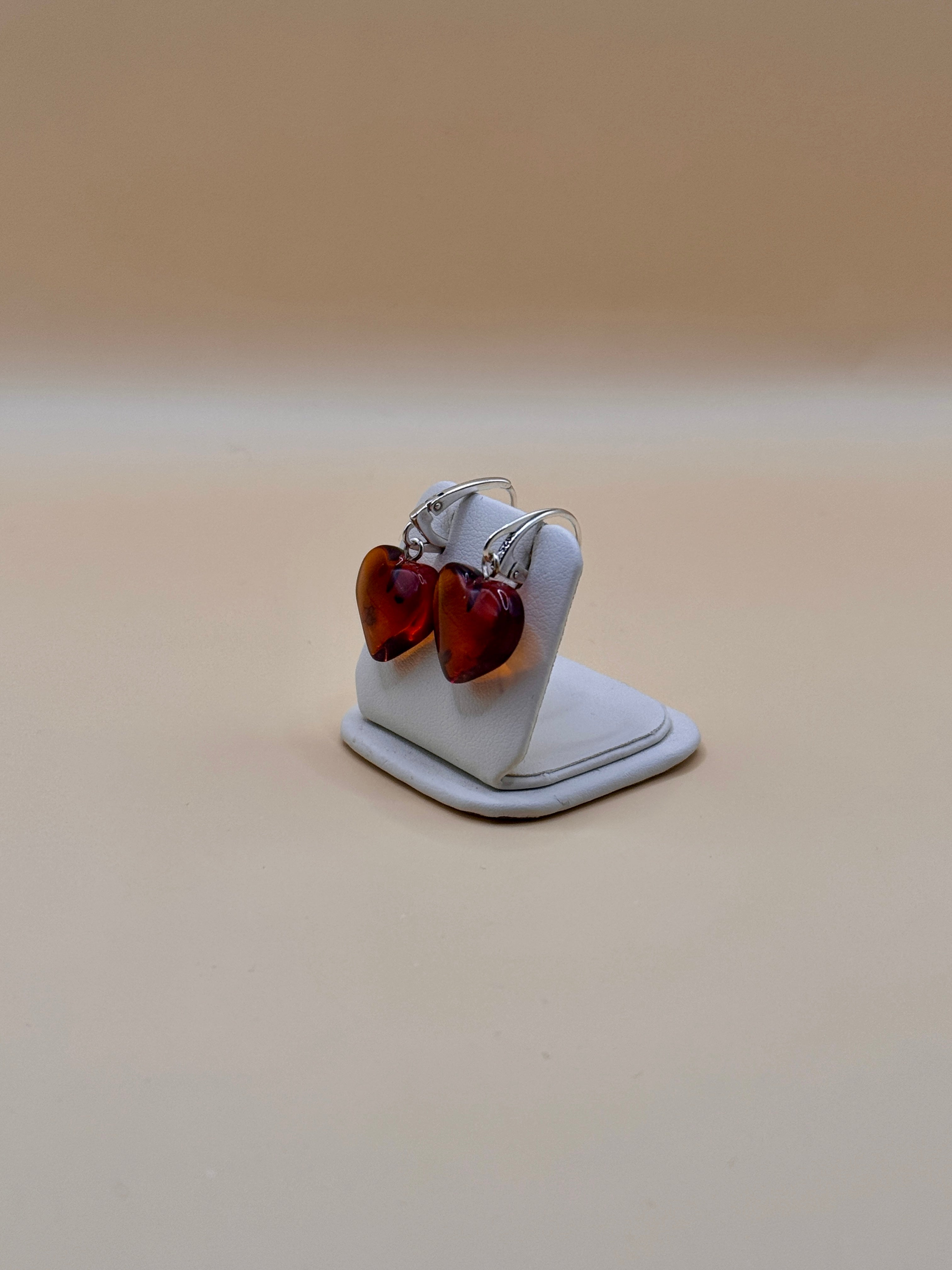 Kolczyki srebrne z bursztynem (serduszka)