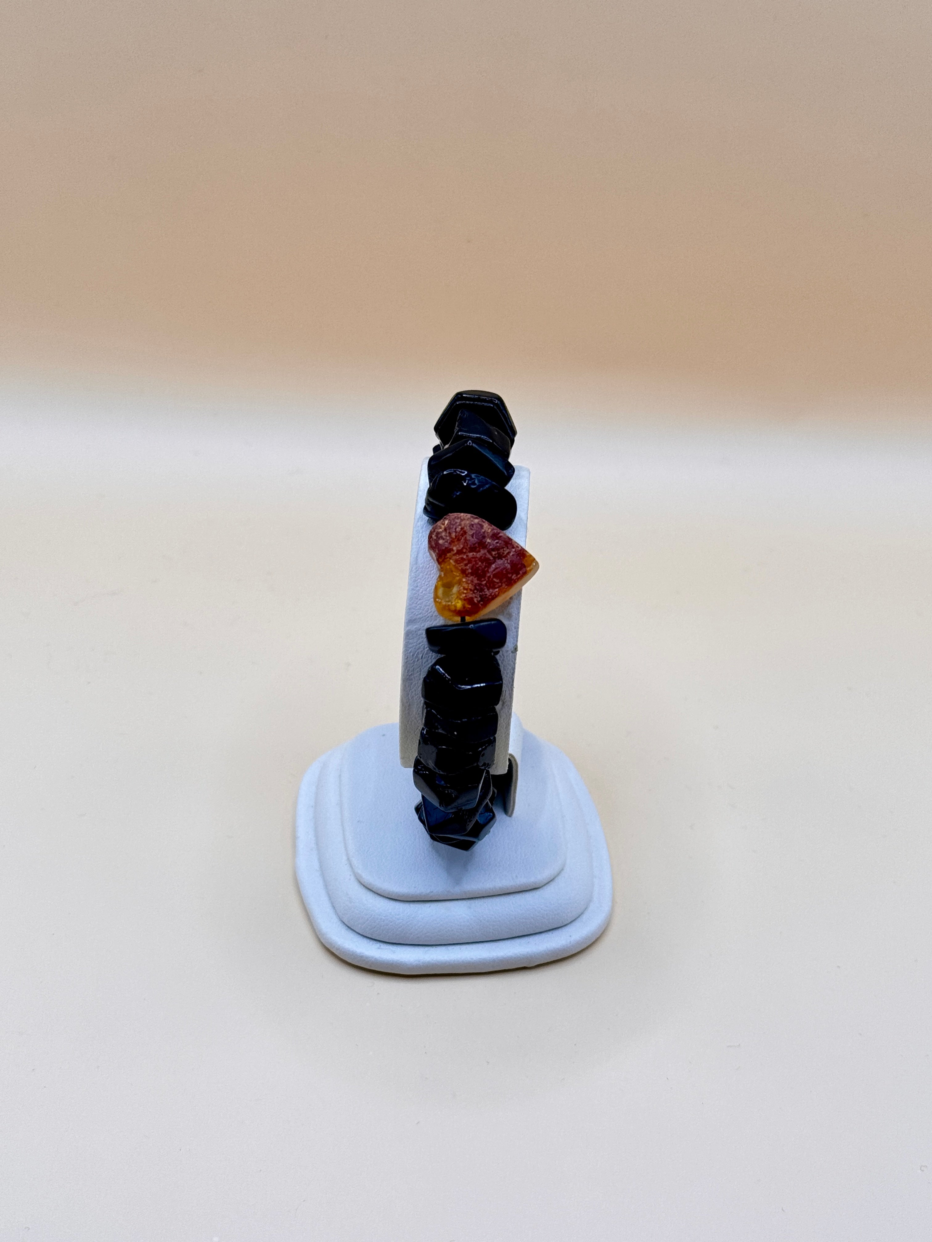 Bransoletka z bursztynu z serduszkiem