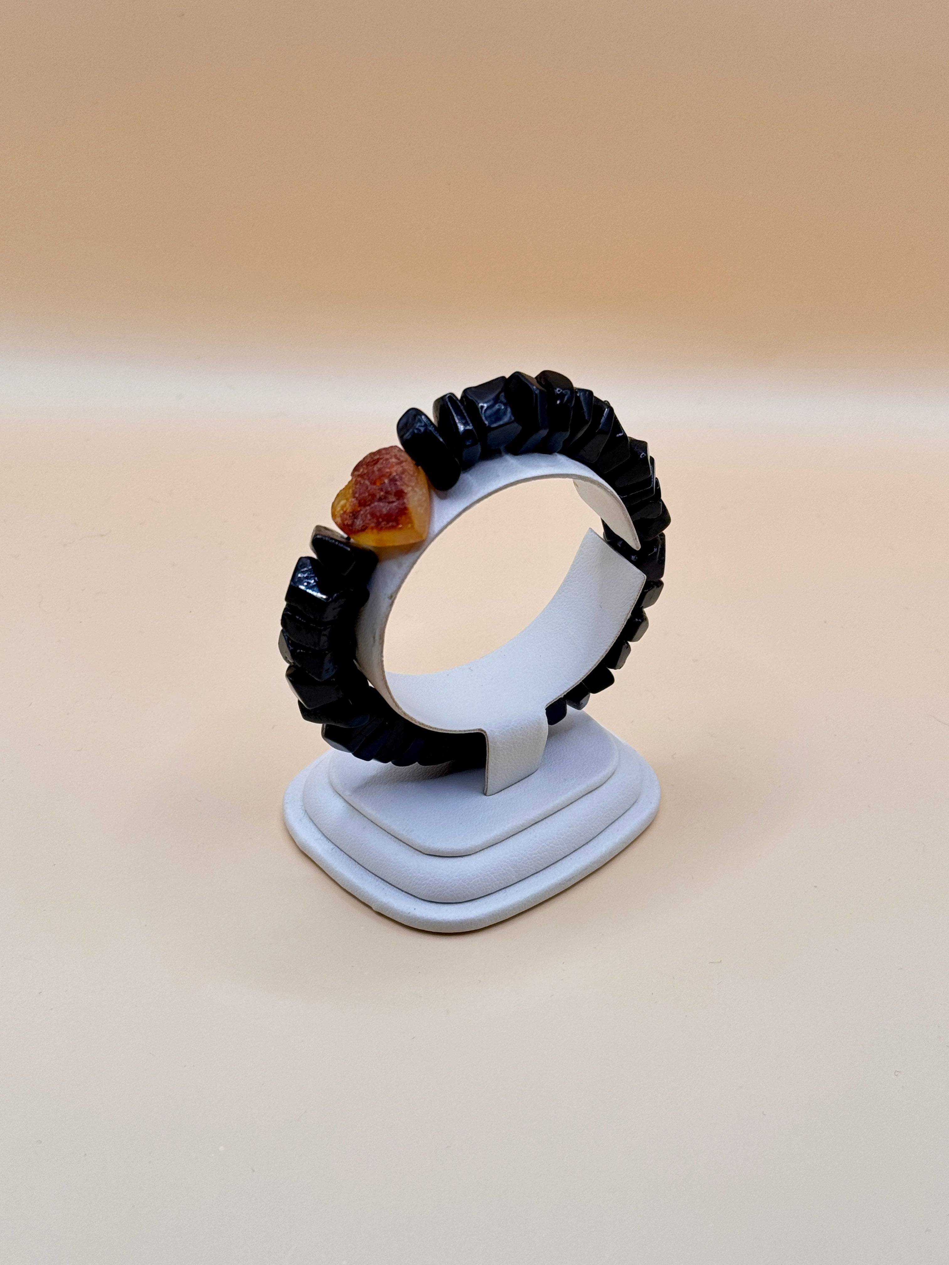 Bransoletka z bursztynu z serduszkiem